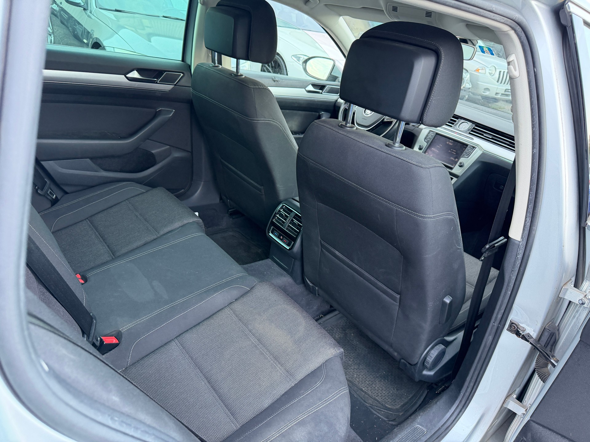 VW Passat Variant 2.0 TDI SCR BMT Comfortline DSG-image-9