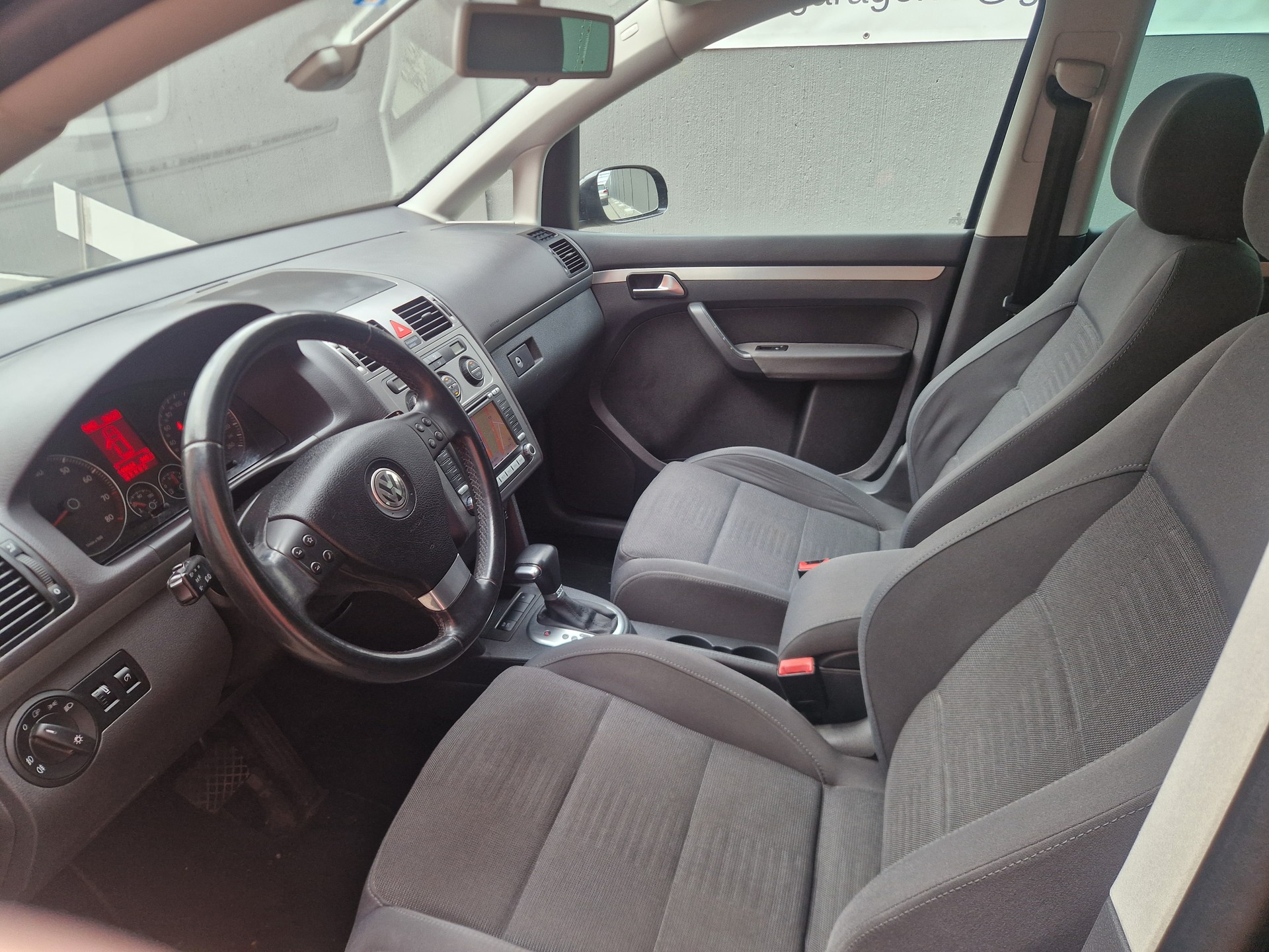 VW Touran 1.4 TSI Highline DSG-image-9