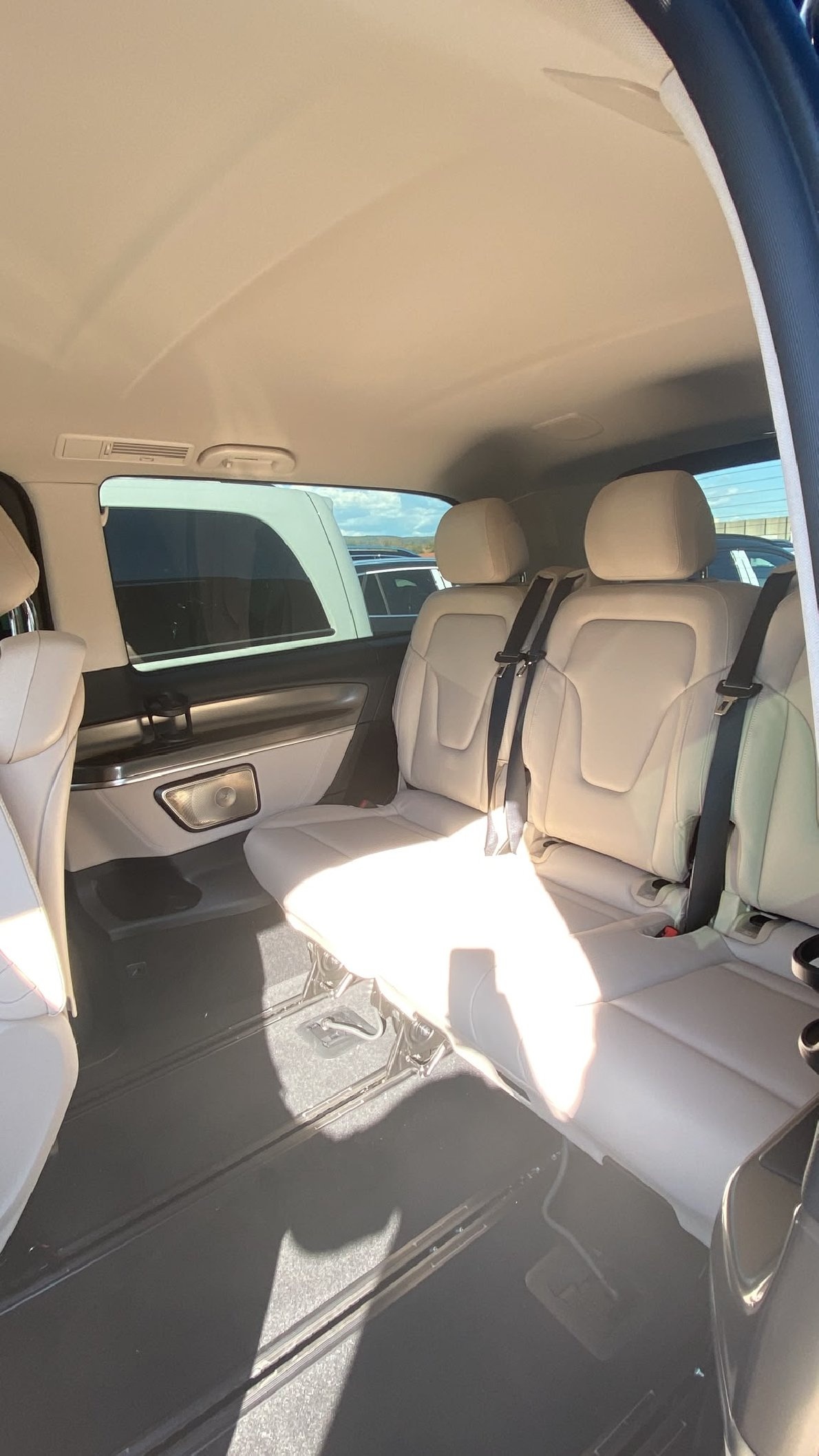 MERCEDES-BENZ V 300 d extralang 4Matic Exclusive 9G-Tronic-image-12