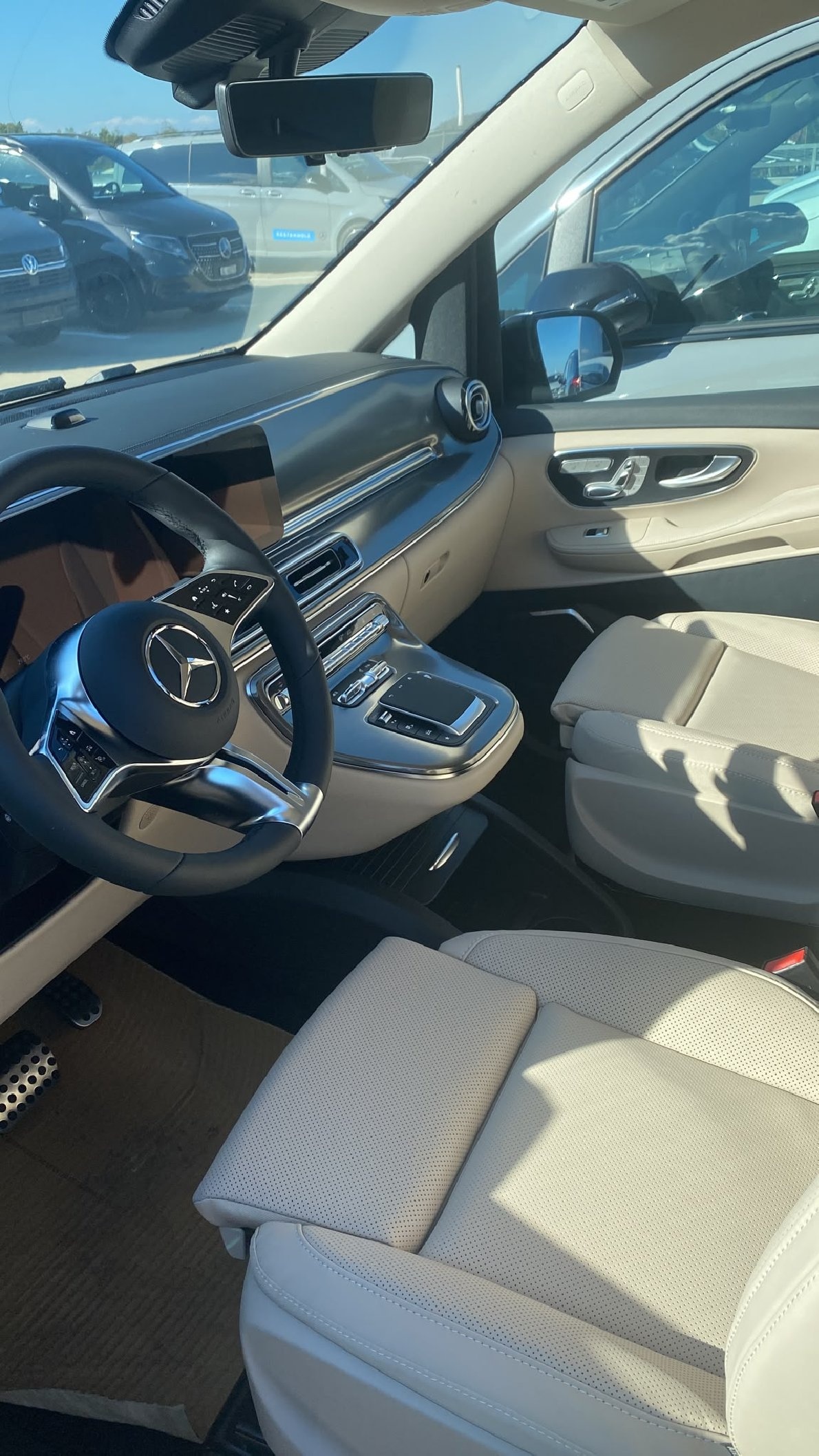 MERCEDES-BENZ V 300 d extralang 4Matic Exclusive 9G-Tronic-image-21