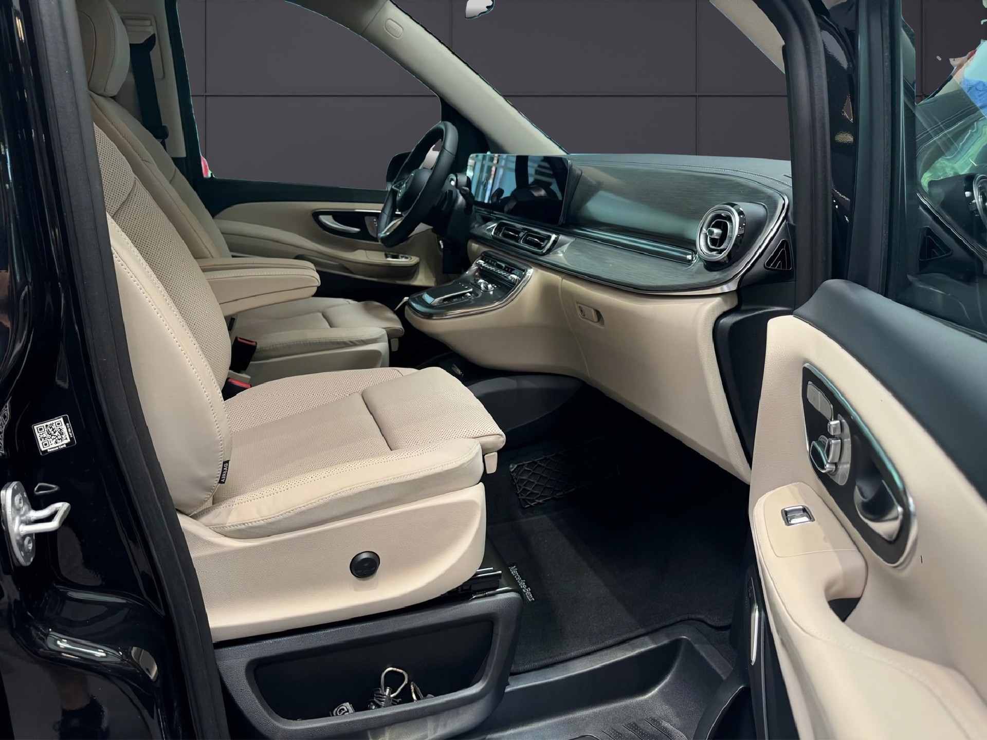 MERCEDES-BENZ V 300 d extralang 4Matic Exclusive 9G-Tronic-image-8