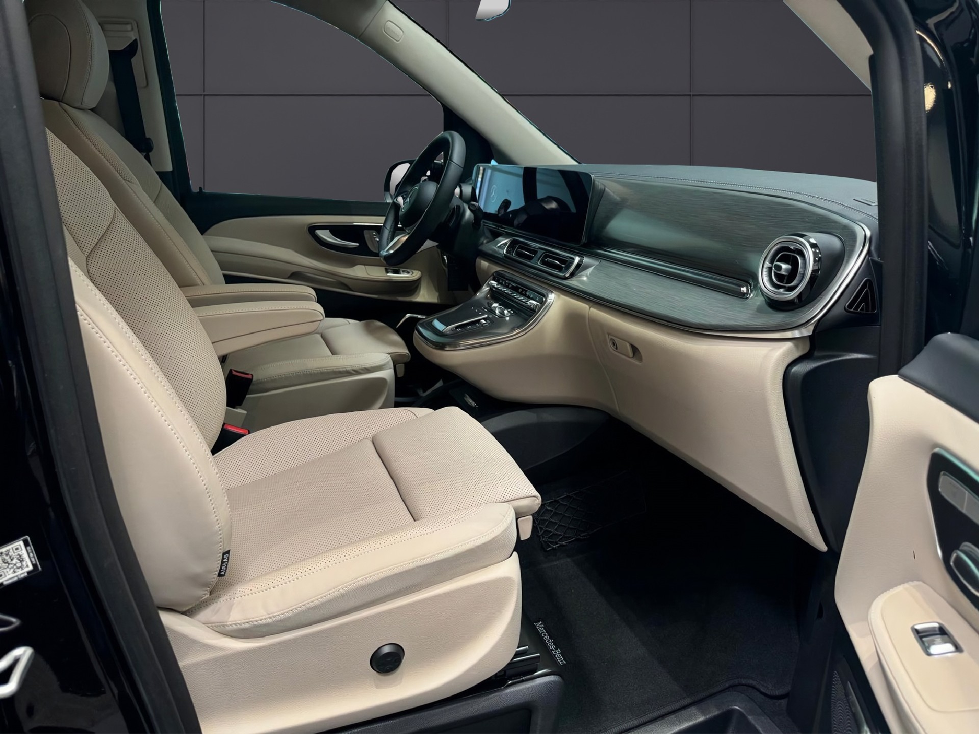 MERCEDES-BENZ V 300 d extralang 4Matic Exclusive 9G-Tronic-image-3