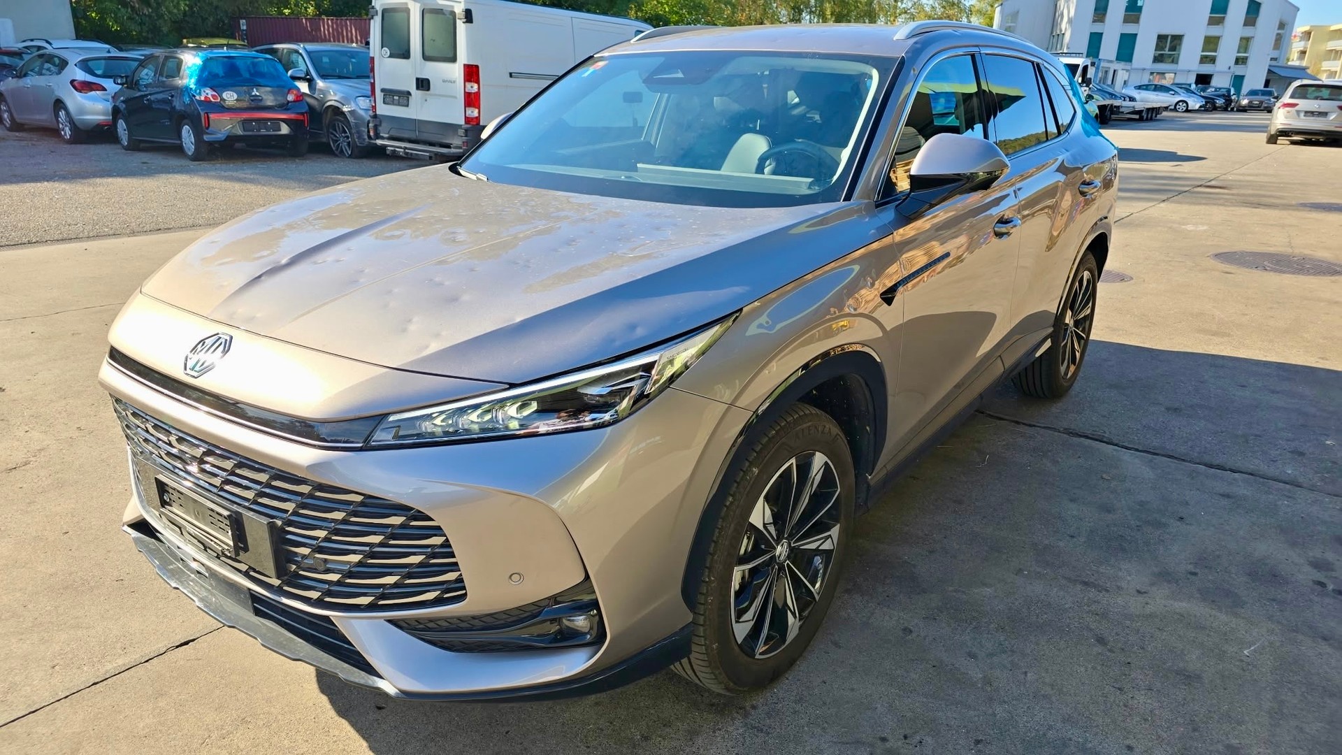 MG HS 1.5 T HEV Luxury-image-0