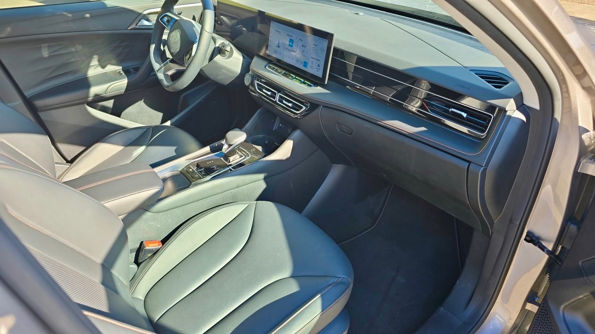 MG HS 1.5 T HEV Luxury-image-9