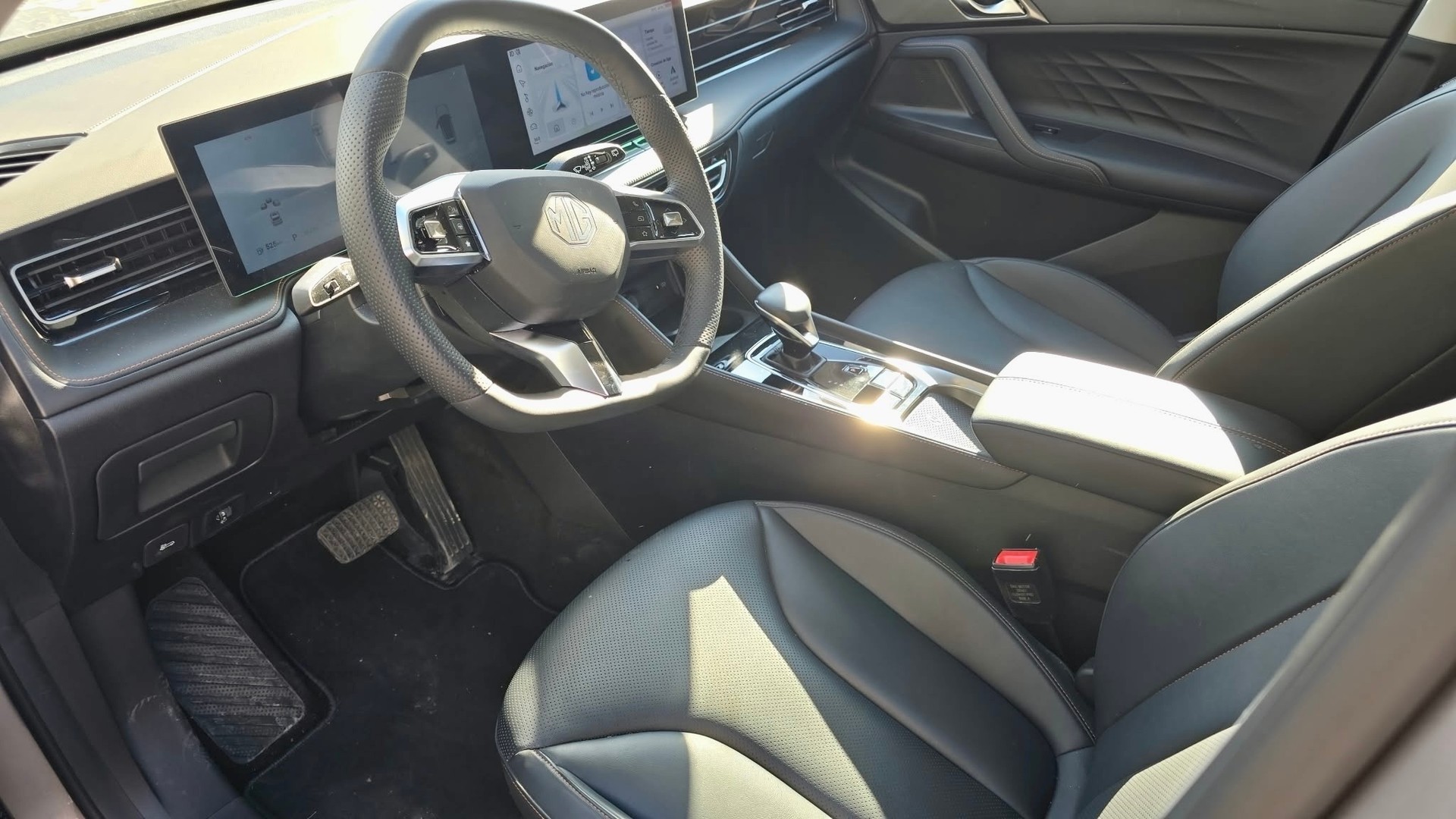MG HS 1.5 T HEV Luxury-image-10