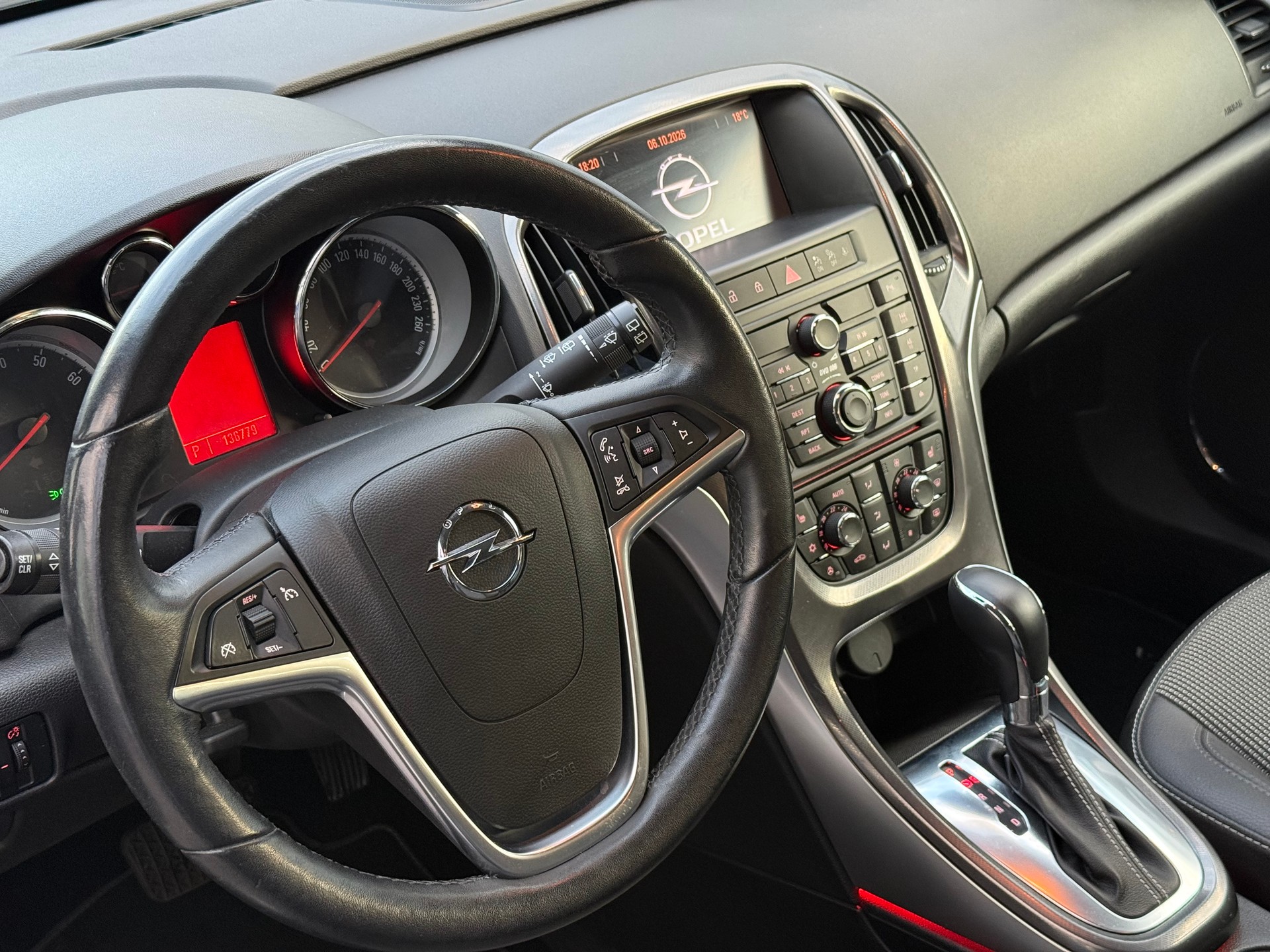 OPEL Astra 1.4i 16V Turbo Automatic-image-8