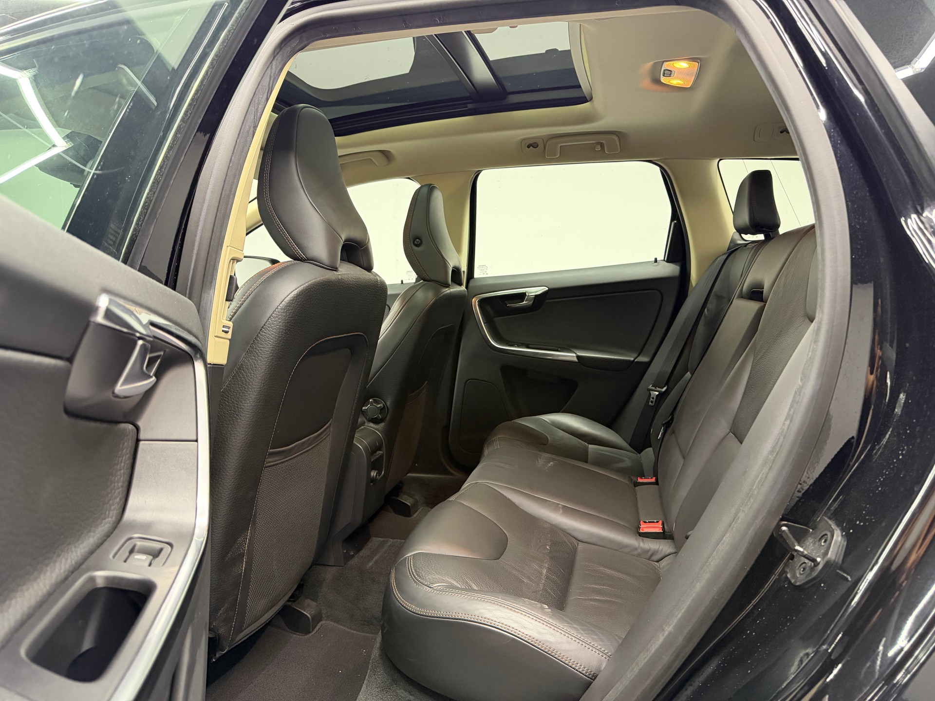 VOLVO XC60 D5 AWD Summum Geartronic-image-12