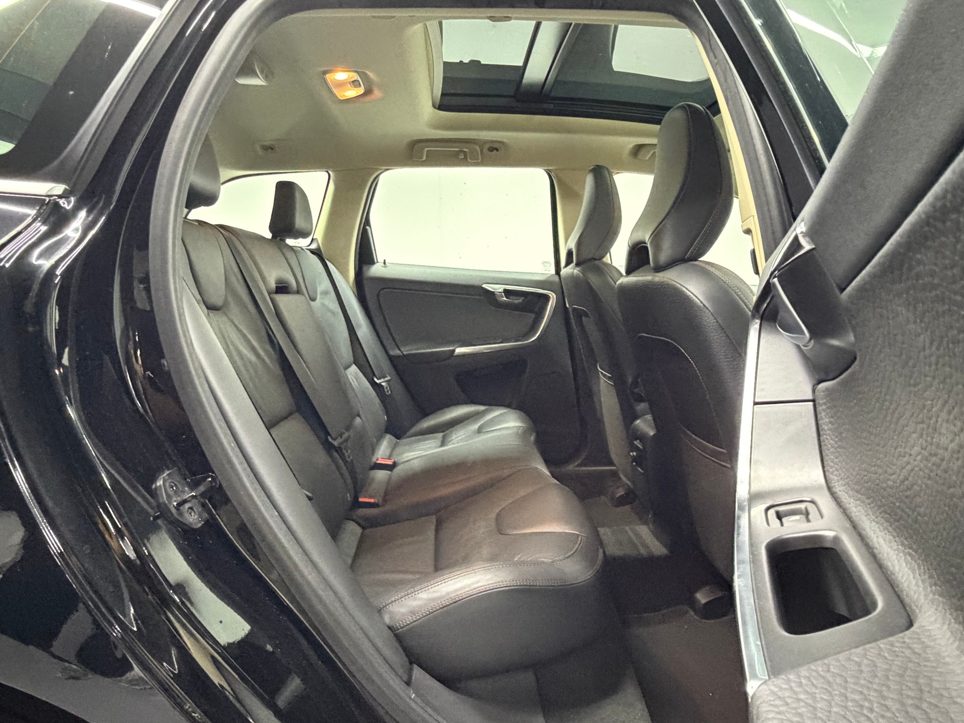 VOLVO XC60 D5 AWD Summum Geartronic-image-13