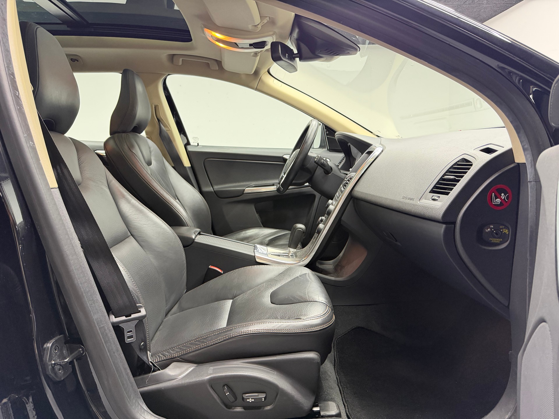 VOLVO XC60 D5 AWD Summum Geartronic-image-11