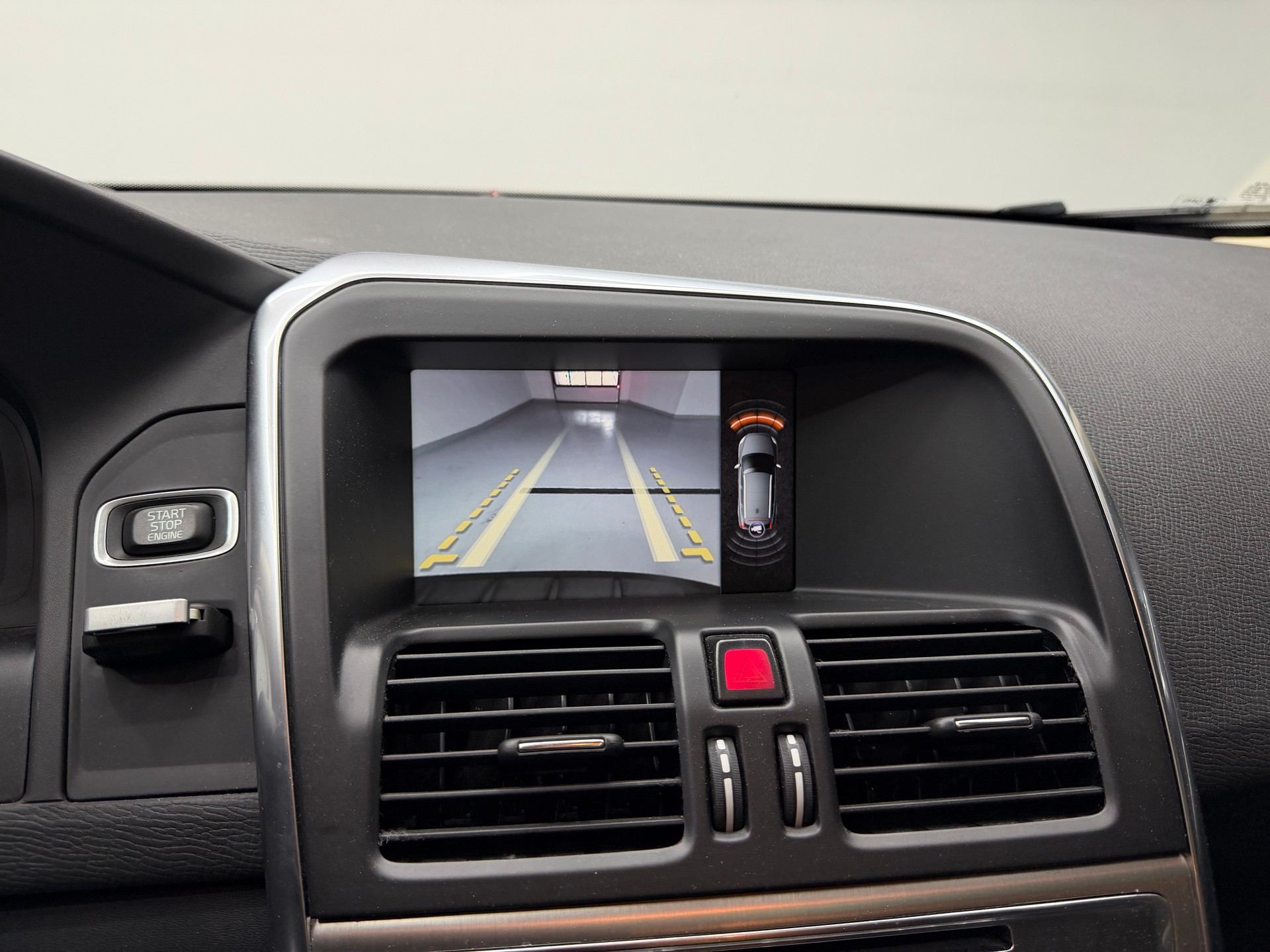 VOLVO XC60 D5 AWD Summum Geartronic-image-17