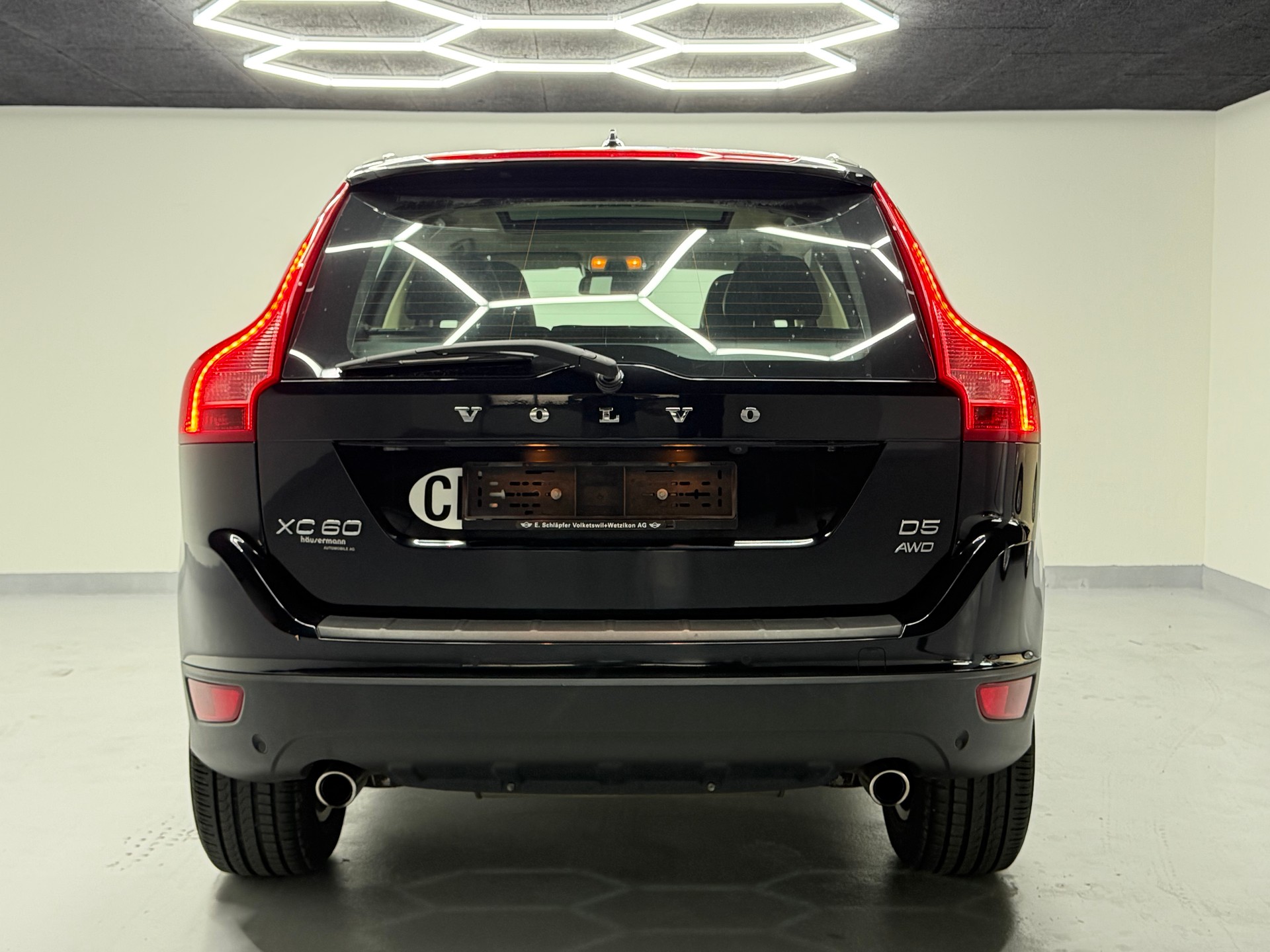VOLVO XC60 D5 AWD Summum Geartronic-image-5