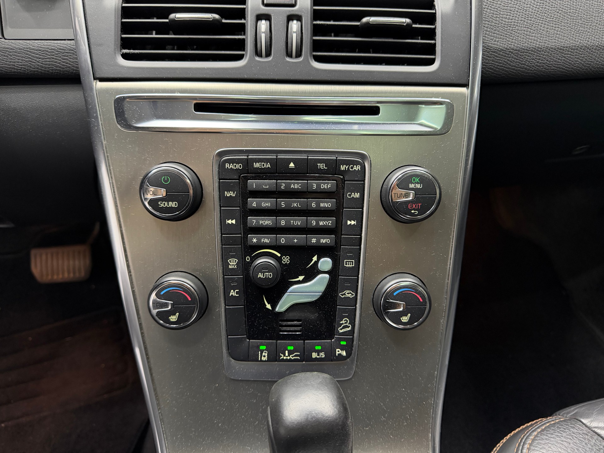 VOLVO XC60 D5 AWD Summum Geartronic-image-15