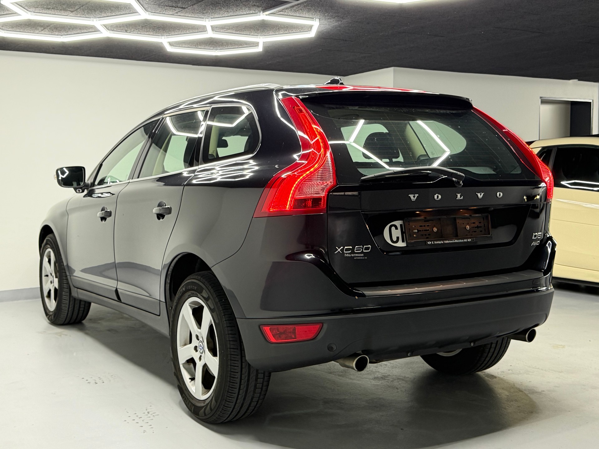 VOLVO XC60 D5 AWD Summum Geartronic-image-6