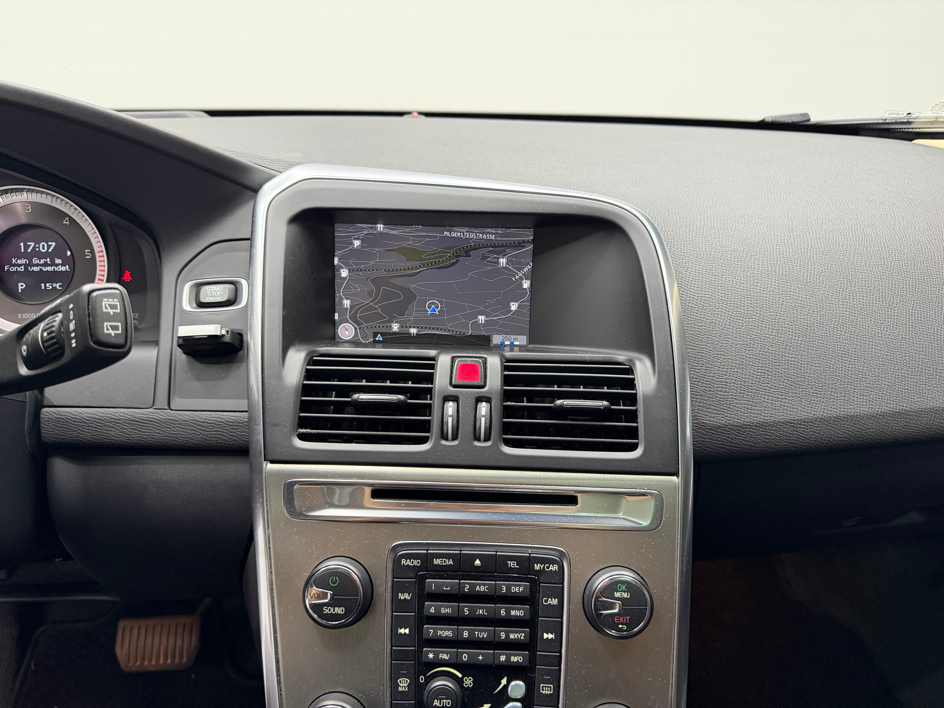 VOLVO XC60 D5 AWD Summum Geartronic-image-14