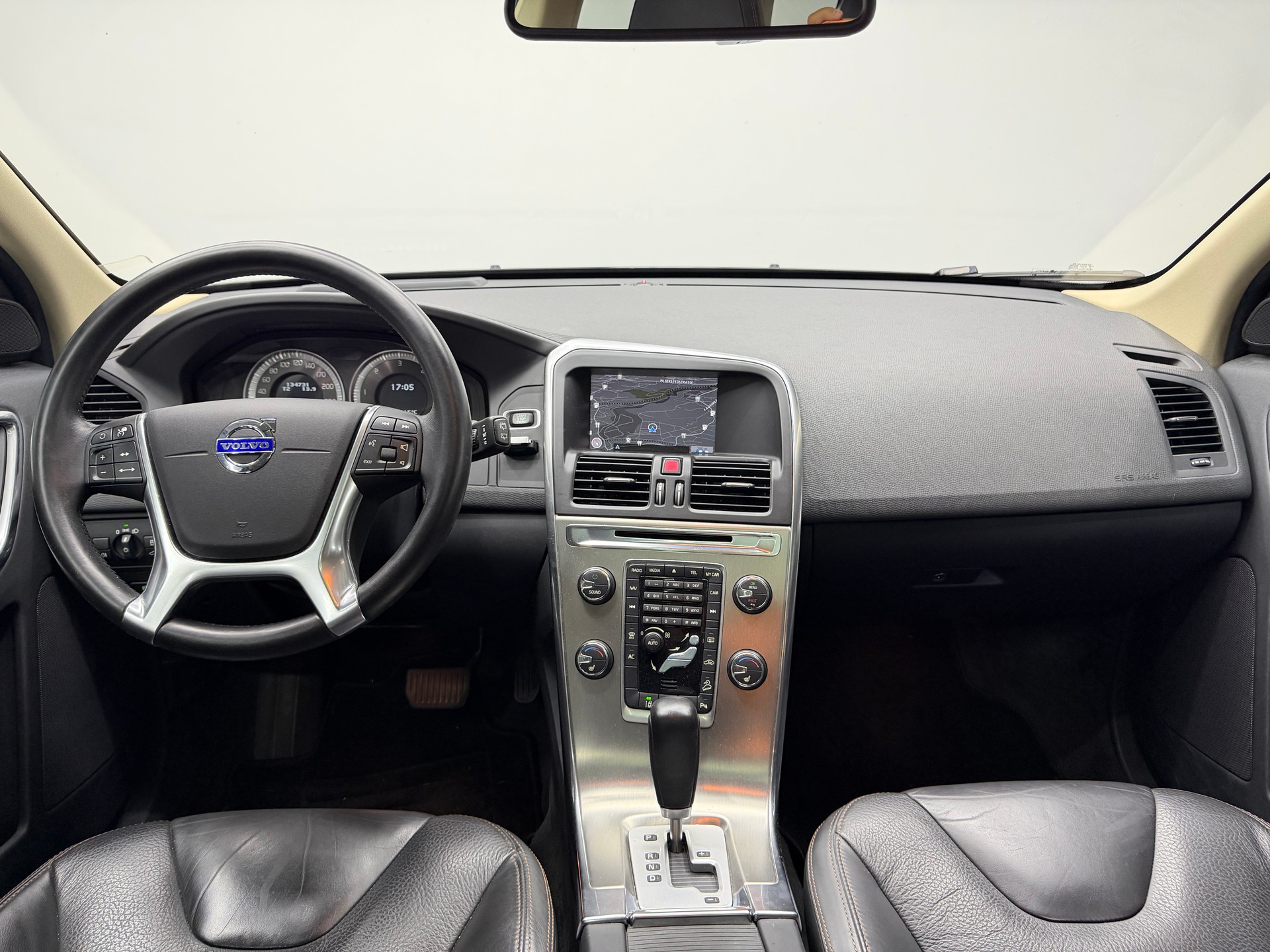 VOLVO XC60 D5 AWD Summum Geartronic-image-10