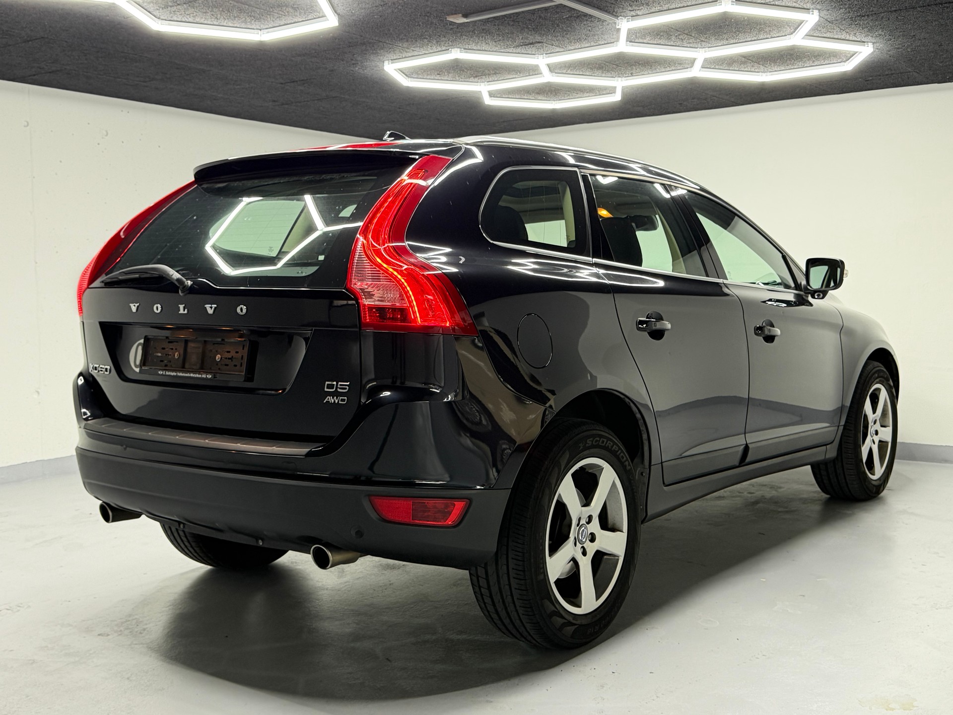 VOLVO XC60 D5 AWD Summum Geartronic-image-4