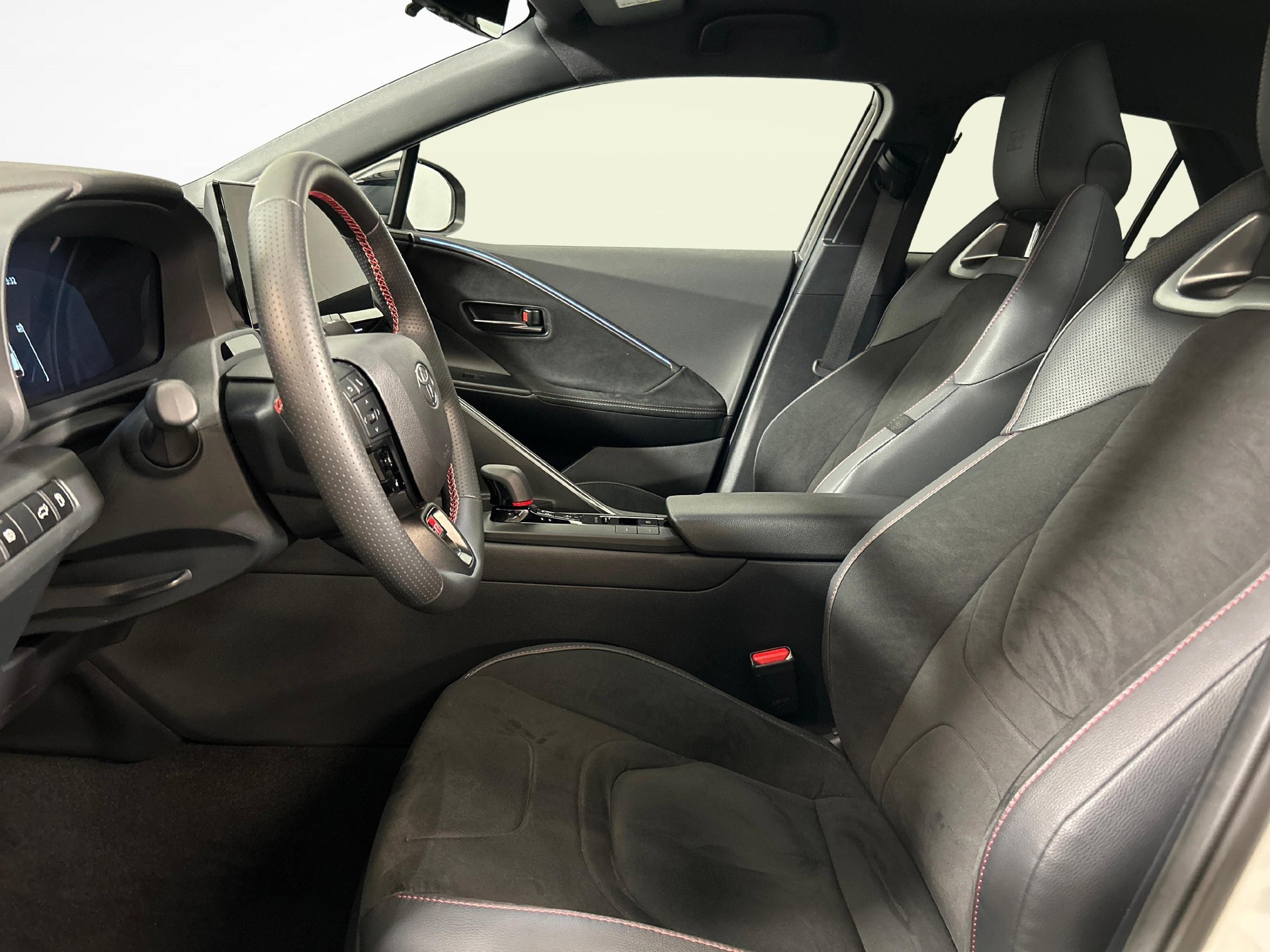 TOYOTA C-HR 2.0 PHEV GR Sport-image-3