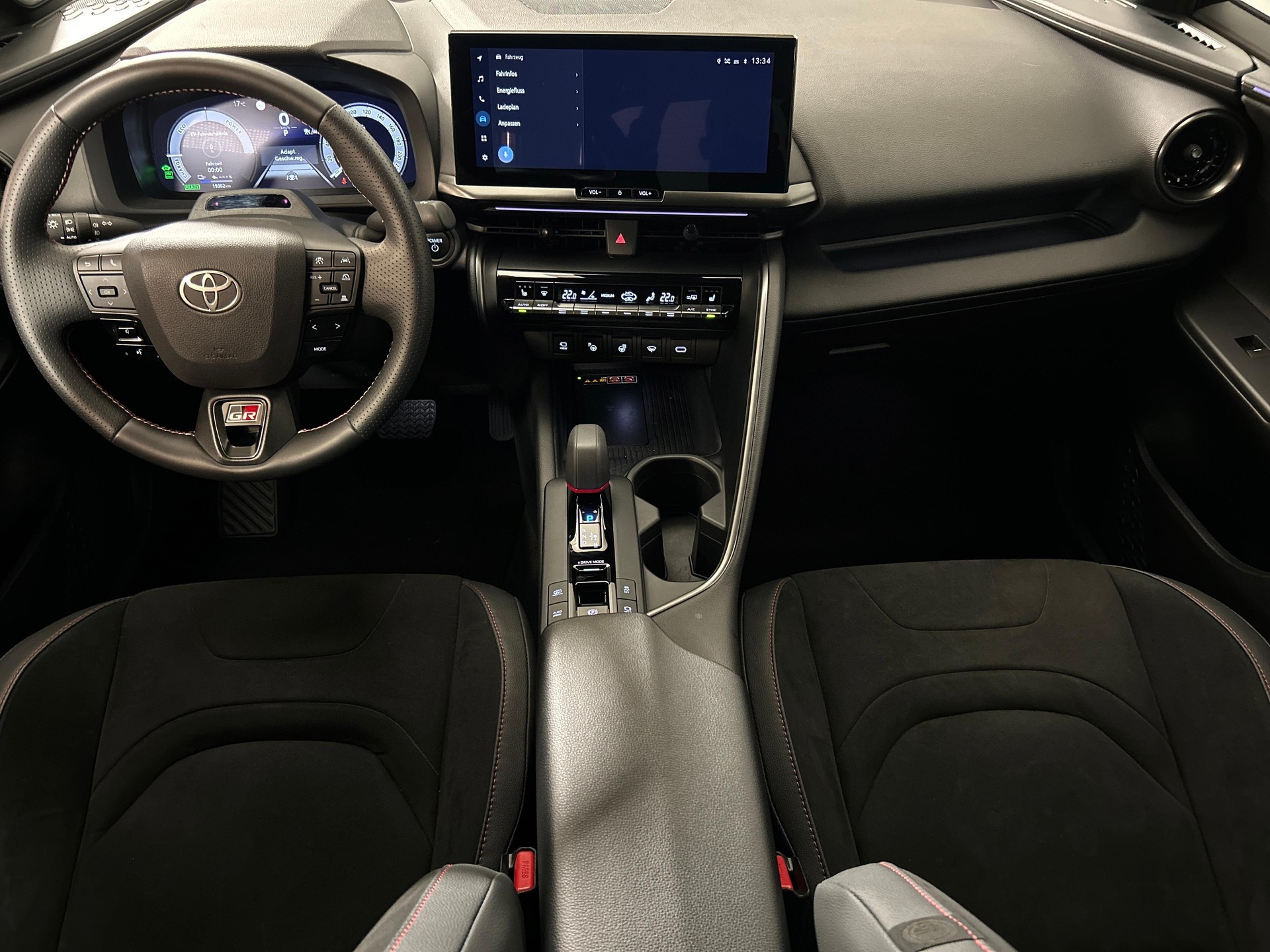 TOYOTA C-HR 2.0 PHEV GR Sport-image-7