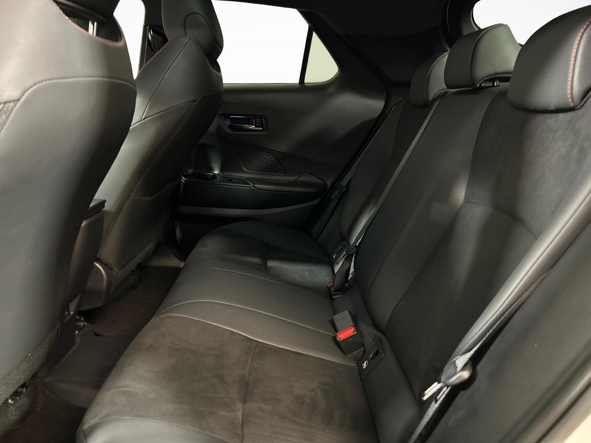 TOYOTA C-HR 2.0 PHEV GR Sport-image-4