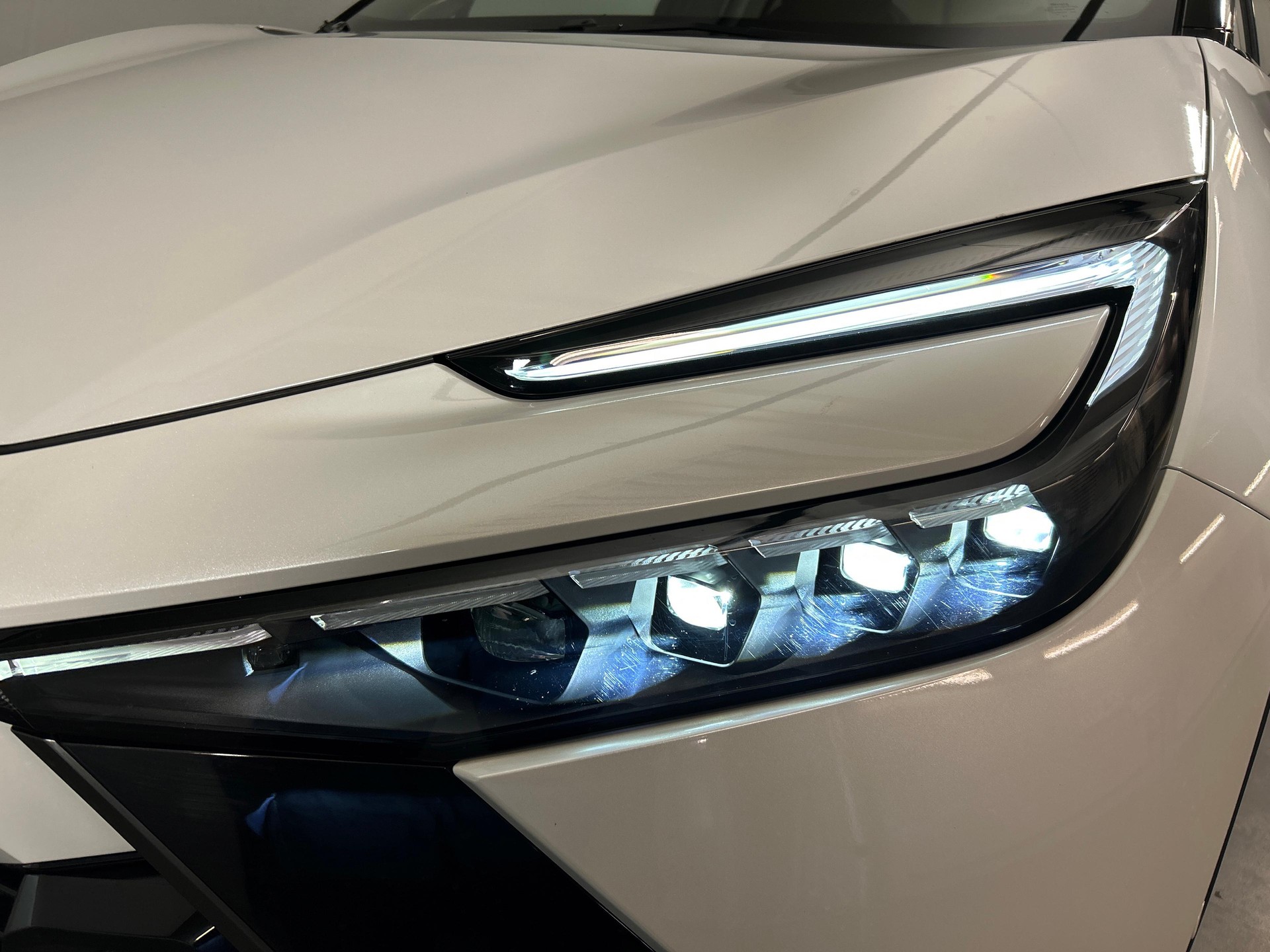 TOYOTA C-HR 2.0 PHEV GR Sport-image-18