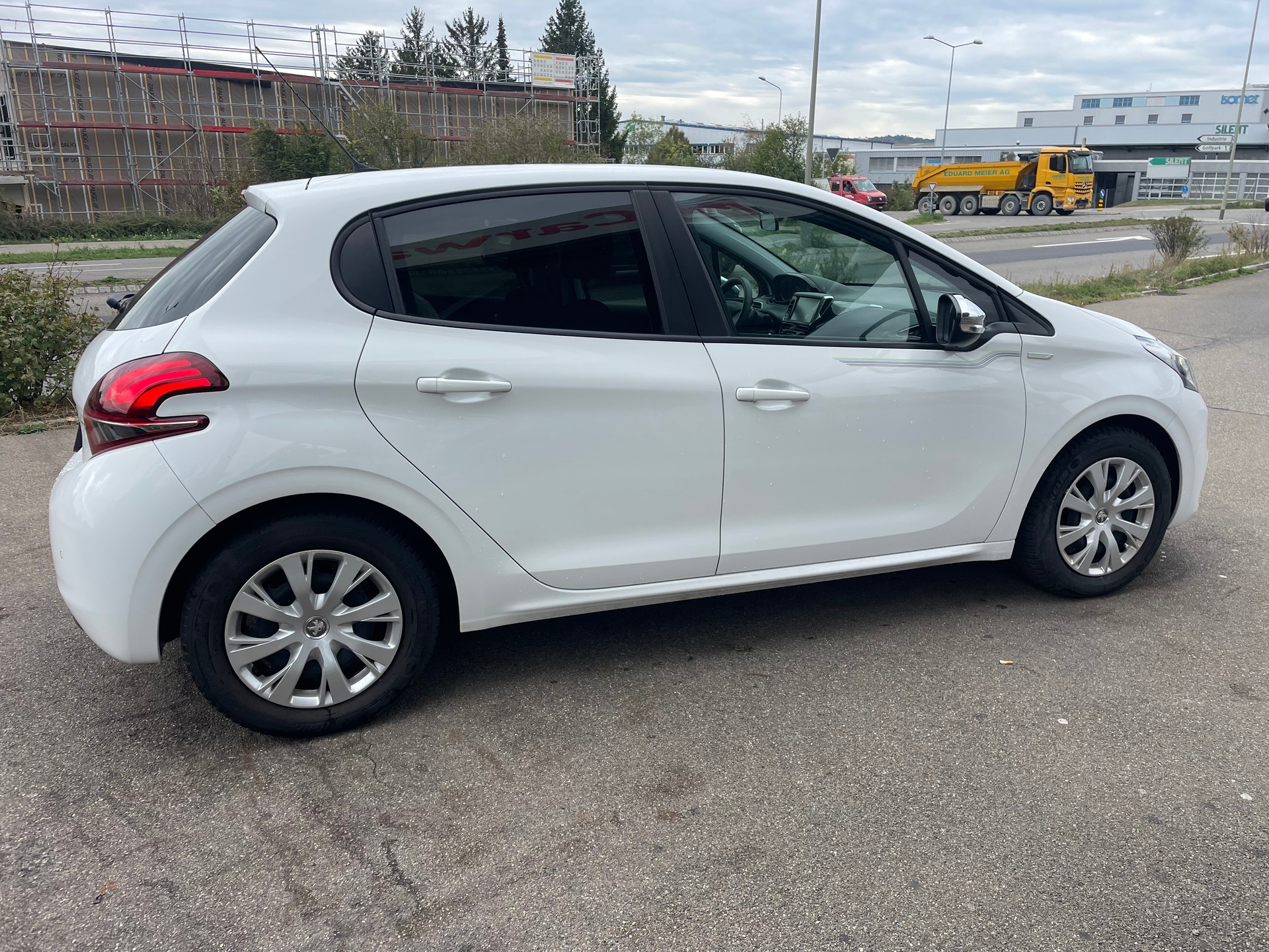 PEUGEOT 208 1.2 PureTech Access-image-10