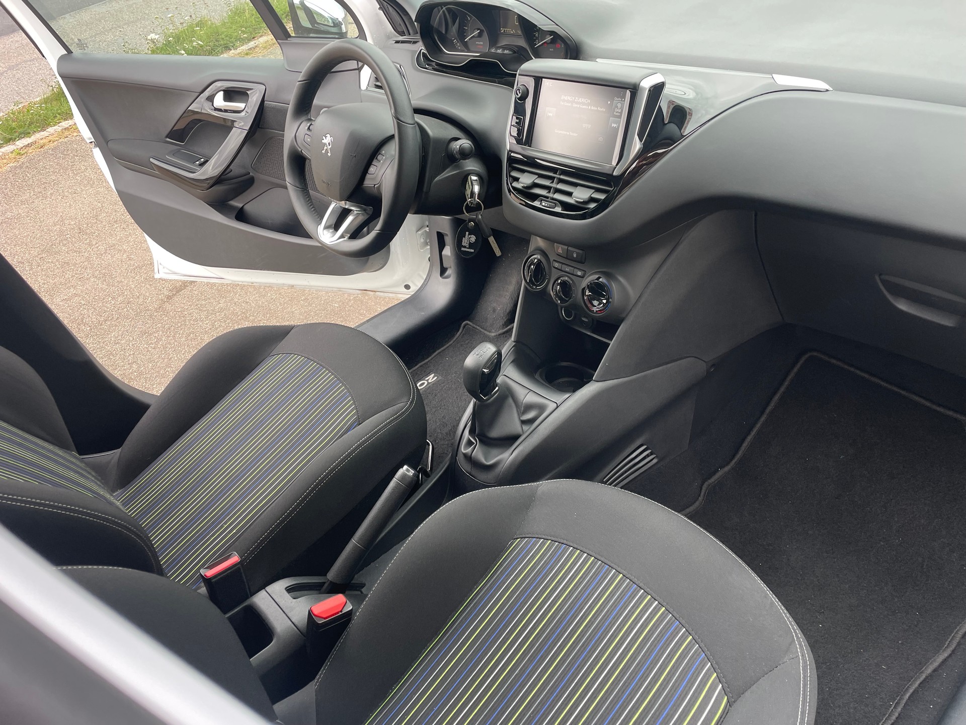 PEUGEOT 208 1.2 PureTech Access-image-12