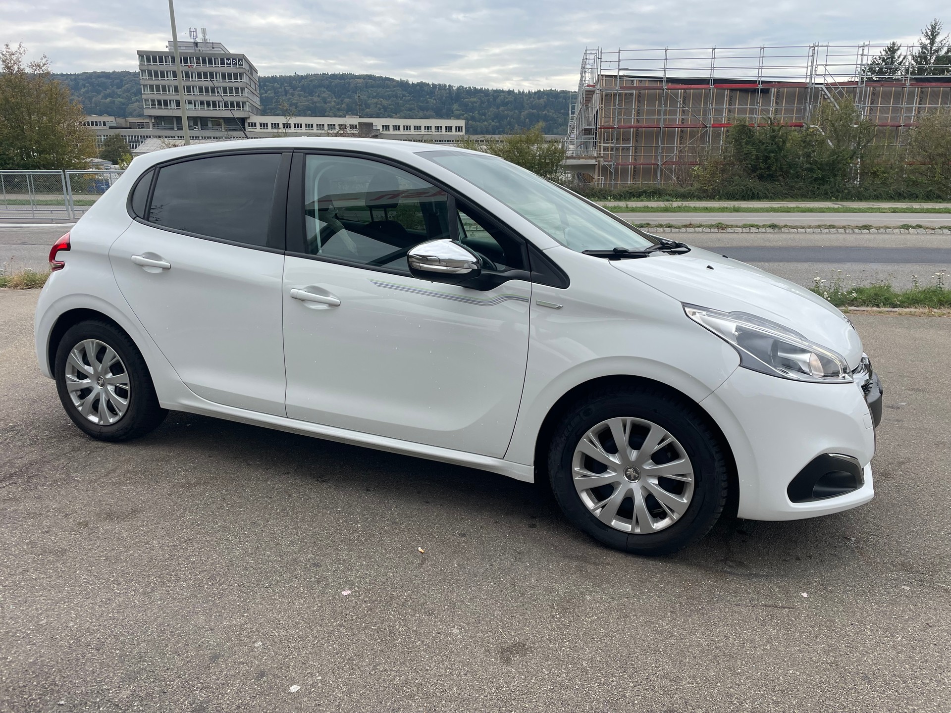 PEUGEOT 208 1.2 PureTech Access-image-11