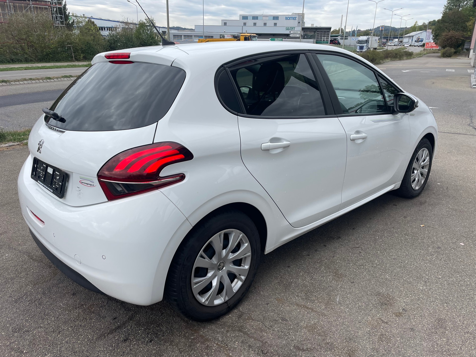 PEUGEOT 208 1.2 PureTech Access-image-9