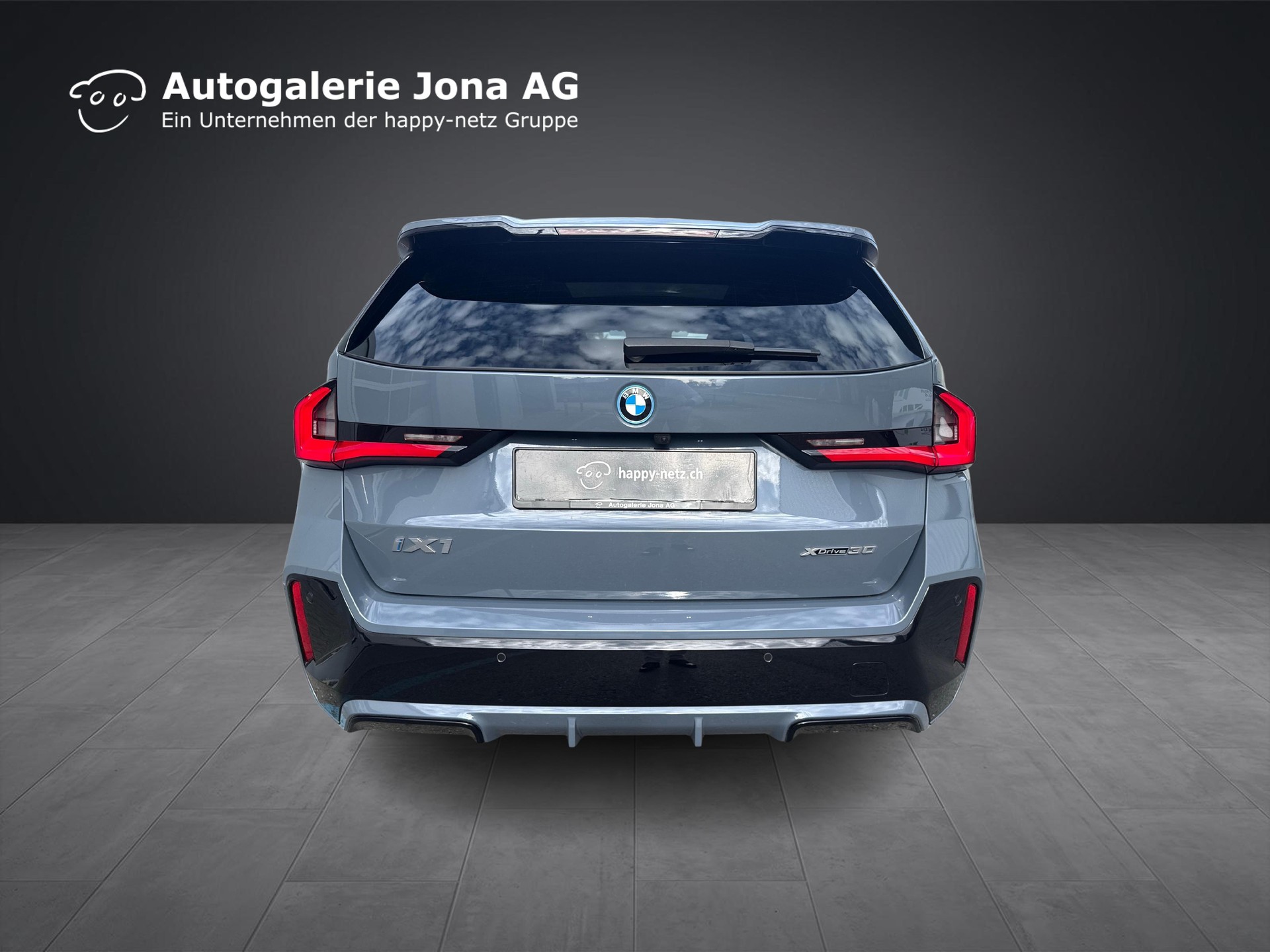 BMW iX1 30 xDrive-image-3
