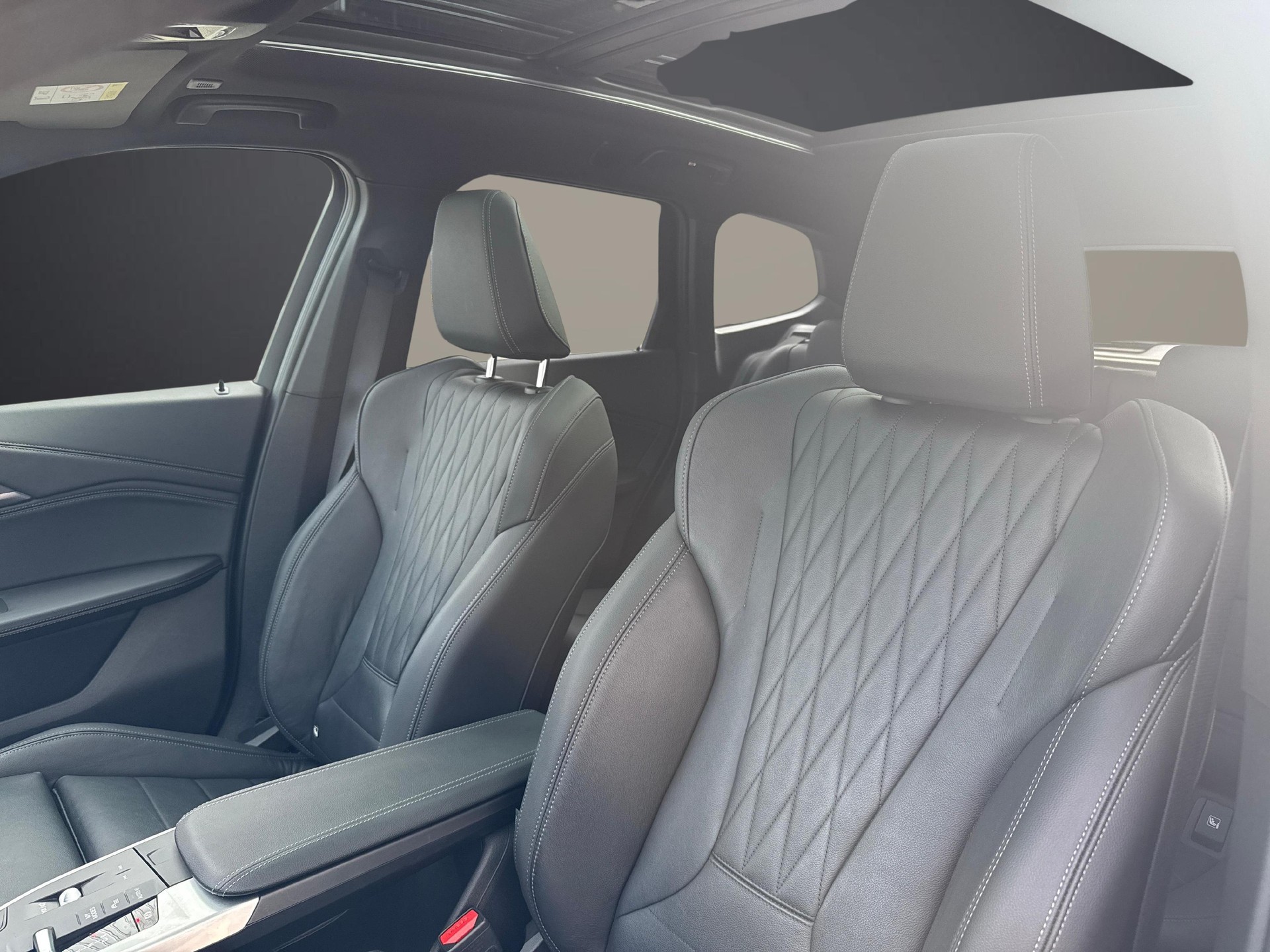 BMW iX1 30 xDrive-image-7