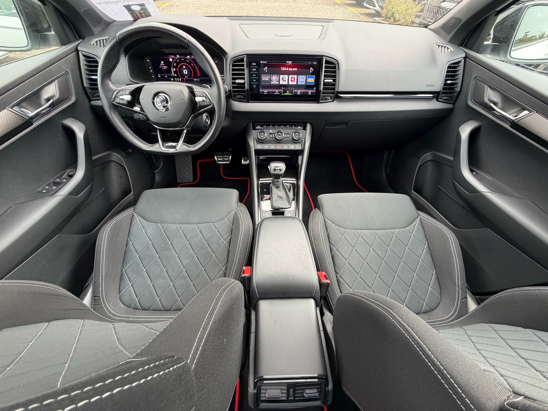 SKODA Karoq 2.0 TSI SportLine 4x4 DSG-image-11