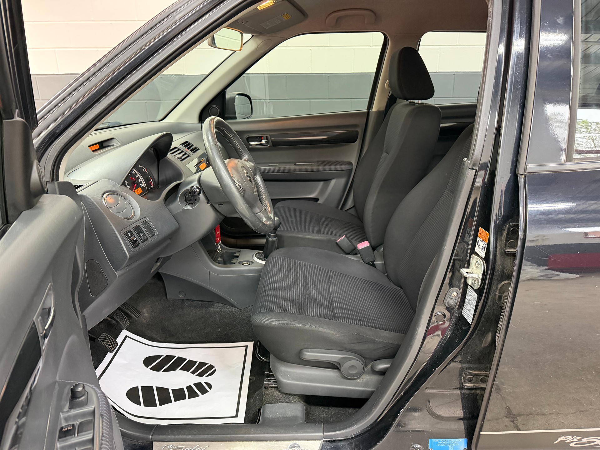 SUZUKI Swift 1.3i 16V GL Top Piz Sulai LE 4x4 //NEU AB MFK!-image-6