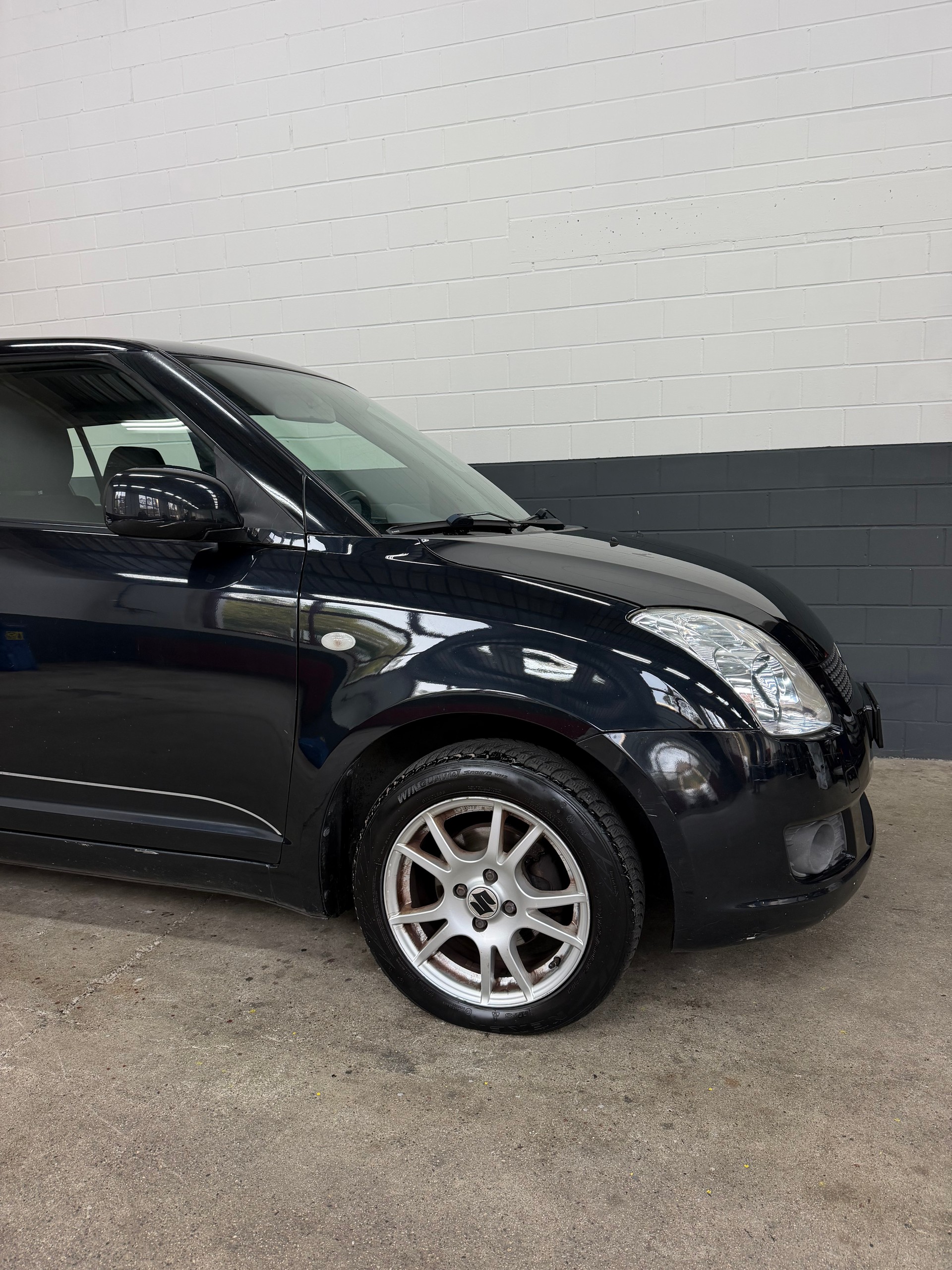 SUZUKI Swift 1.3i 16V GL Top Piz Sulai LE 4x4 //NEU AB MFK!-image-2