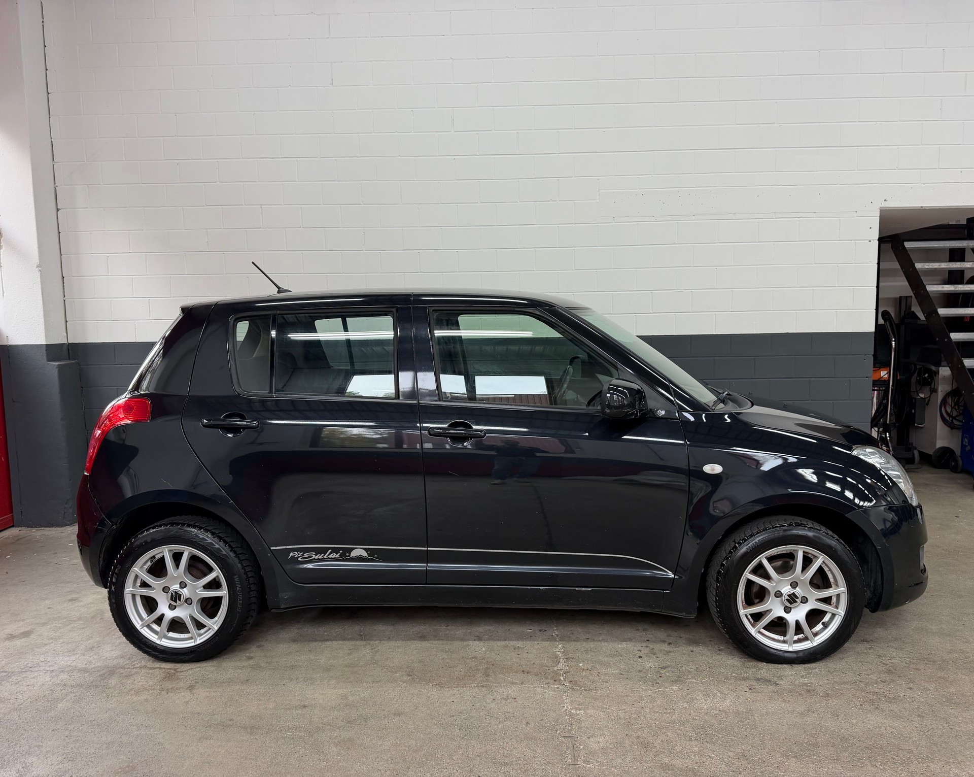 SUZUKI Swift 1.3i 16V GL Top Piz Sulai LE 4x4 //NEU AB MFK!-image-3
