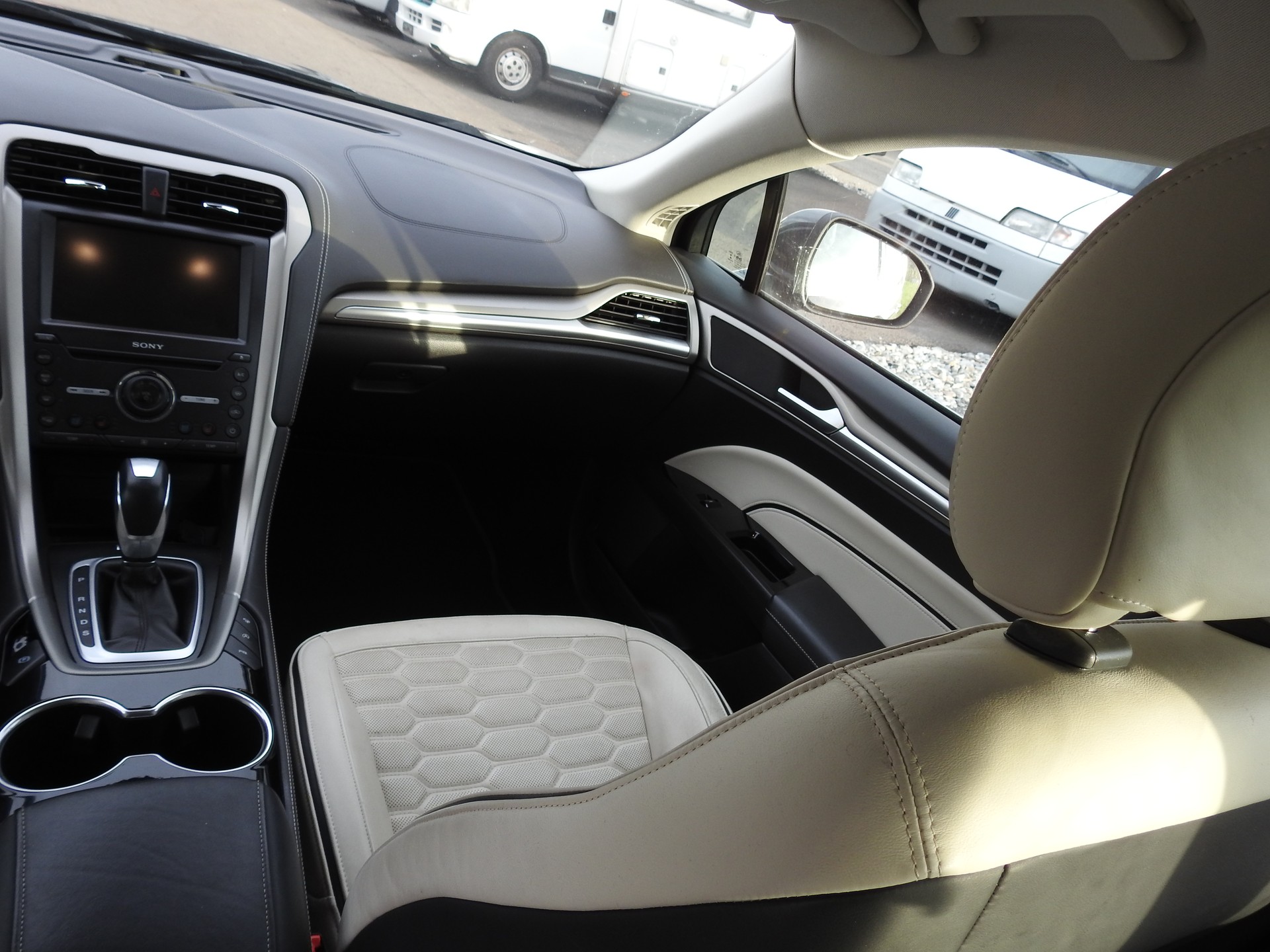 FORD Mondeo 2.0 EcoBoost SCTi Vignale Automatic-image-18
