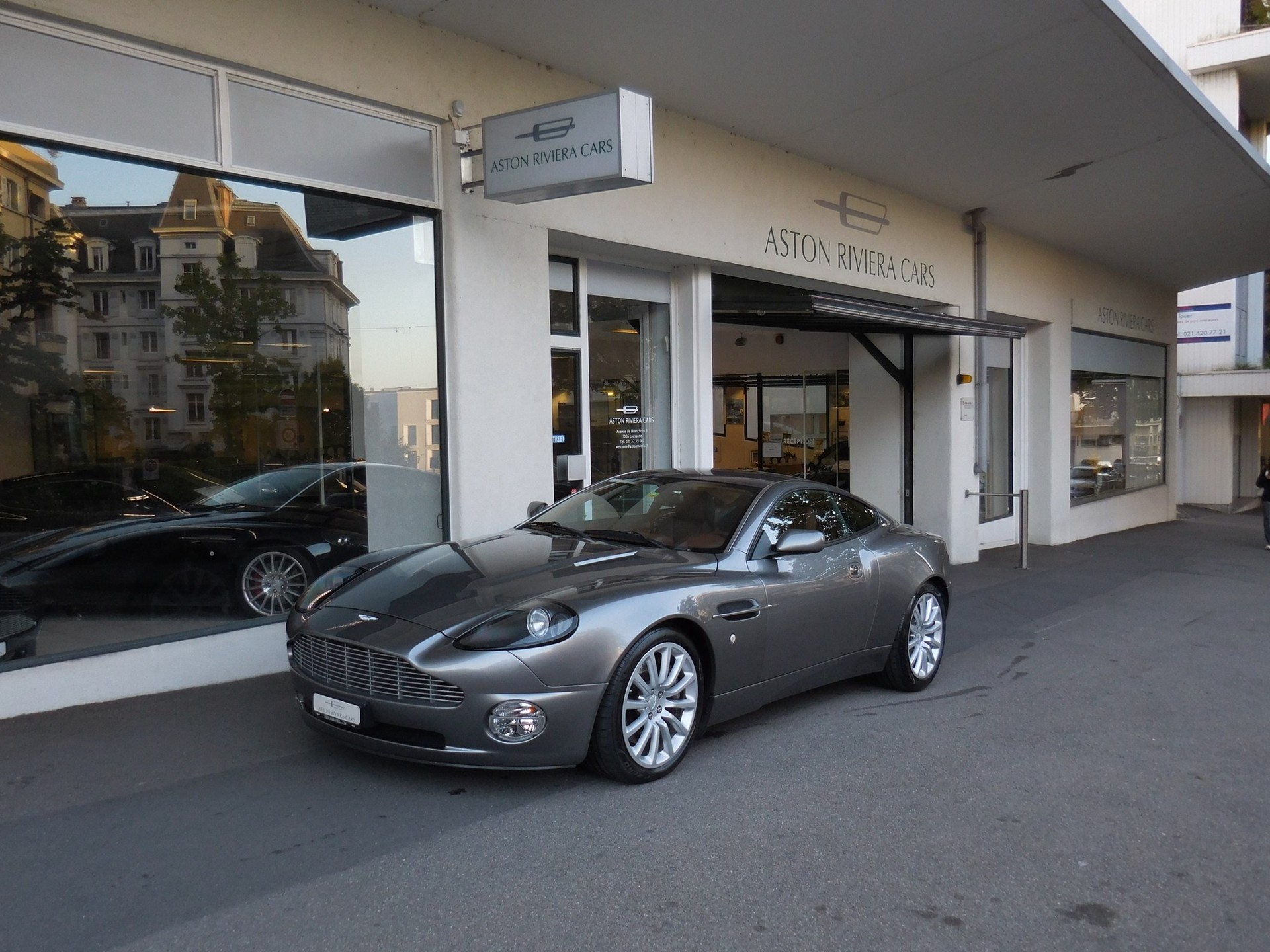 ASTON MARTIN Vanquish V12 5.9-48-image-0