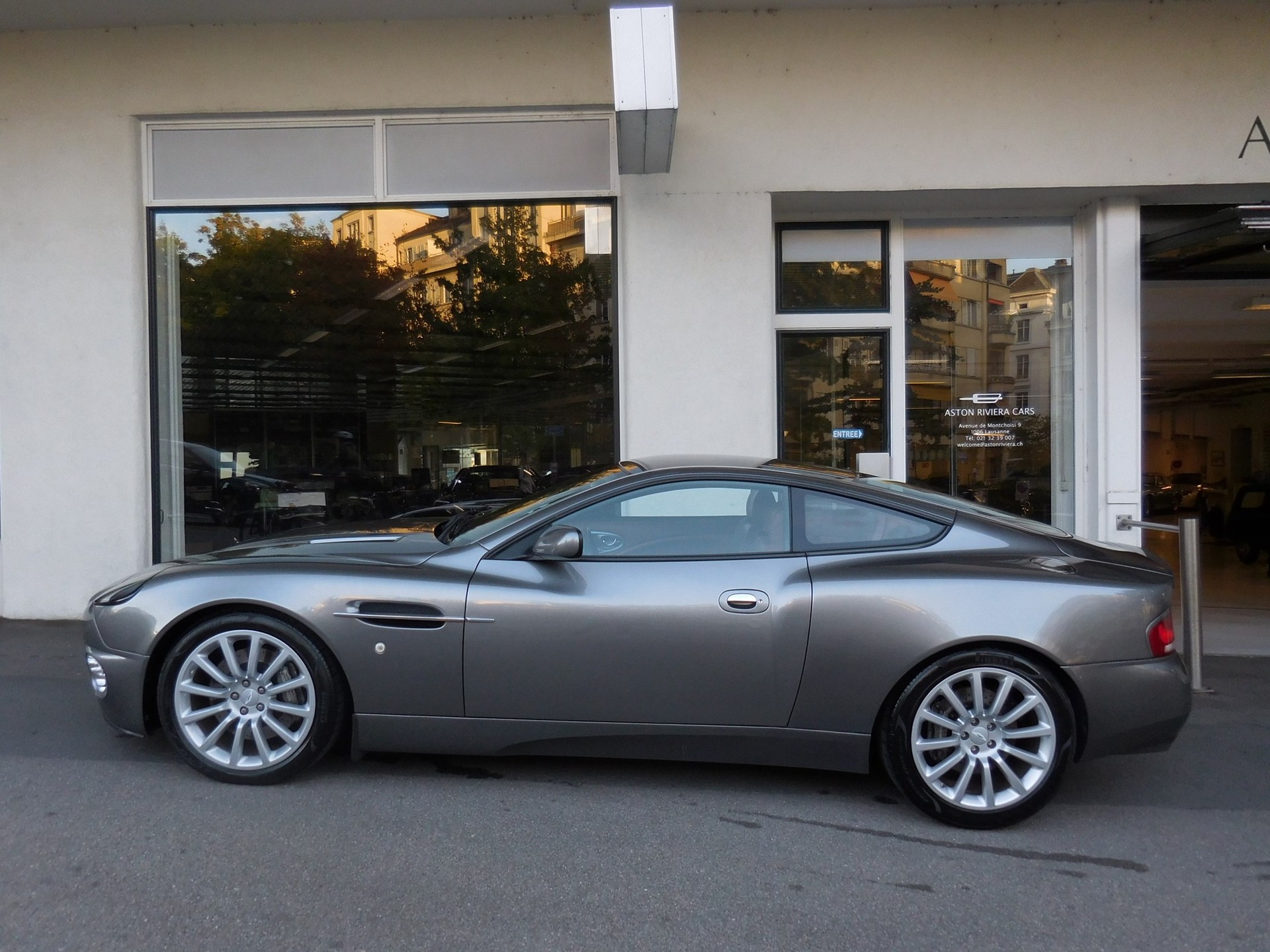 ASTON MARTIN Vanquish V12 5.9-48-image-2
