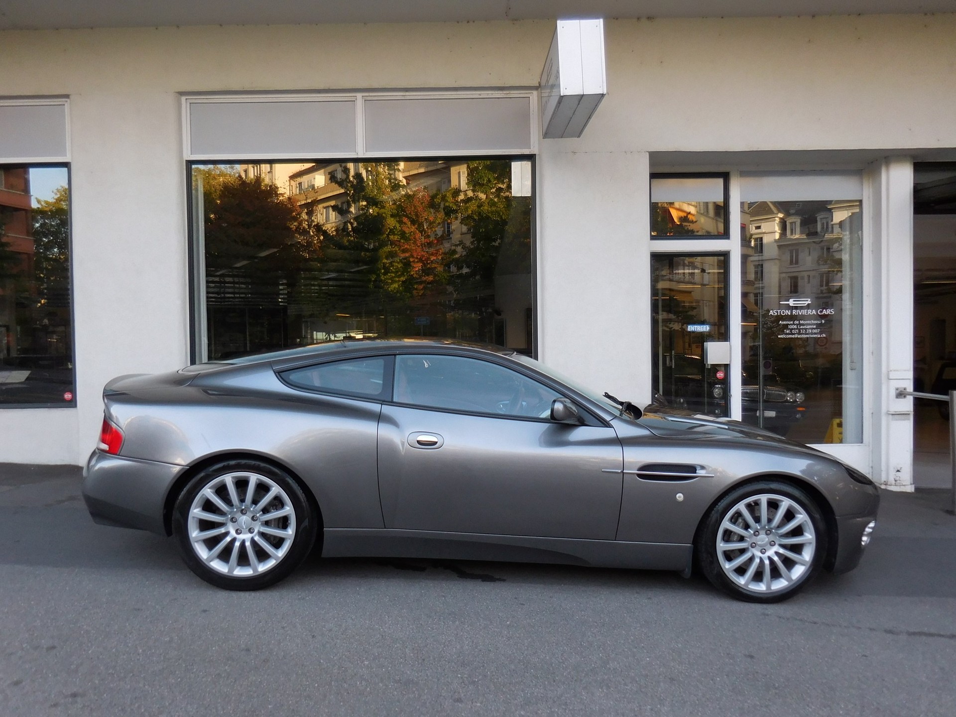 ASTON MARTIN Vanquish V12 5.9-48-image-5