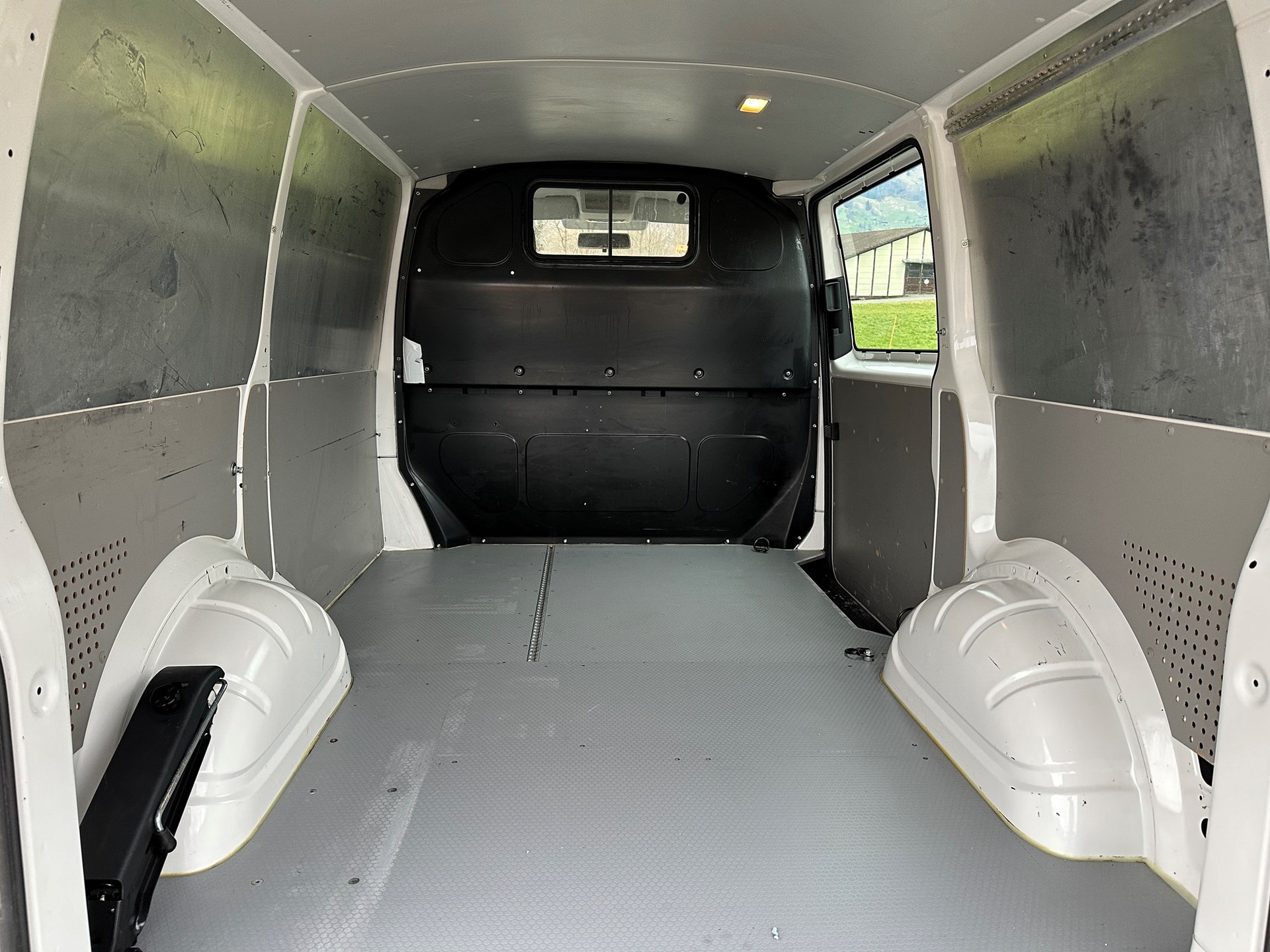 VW T6 2.0 Bi-TDI 4Motion DSG-image-12