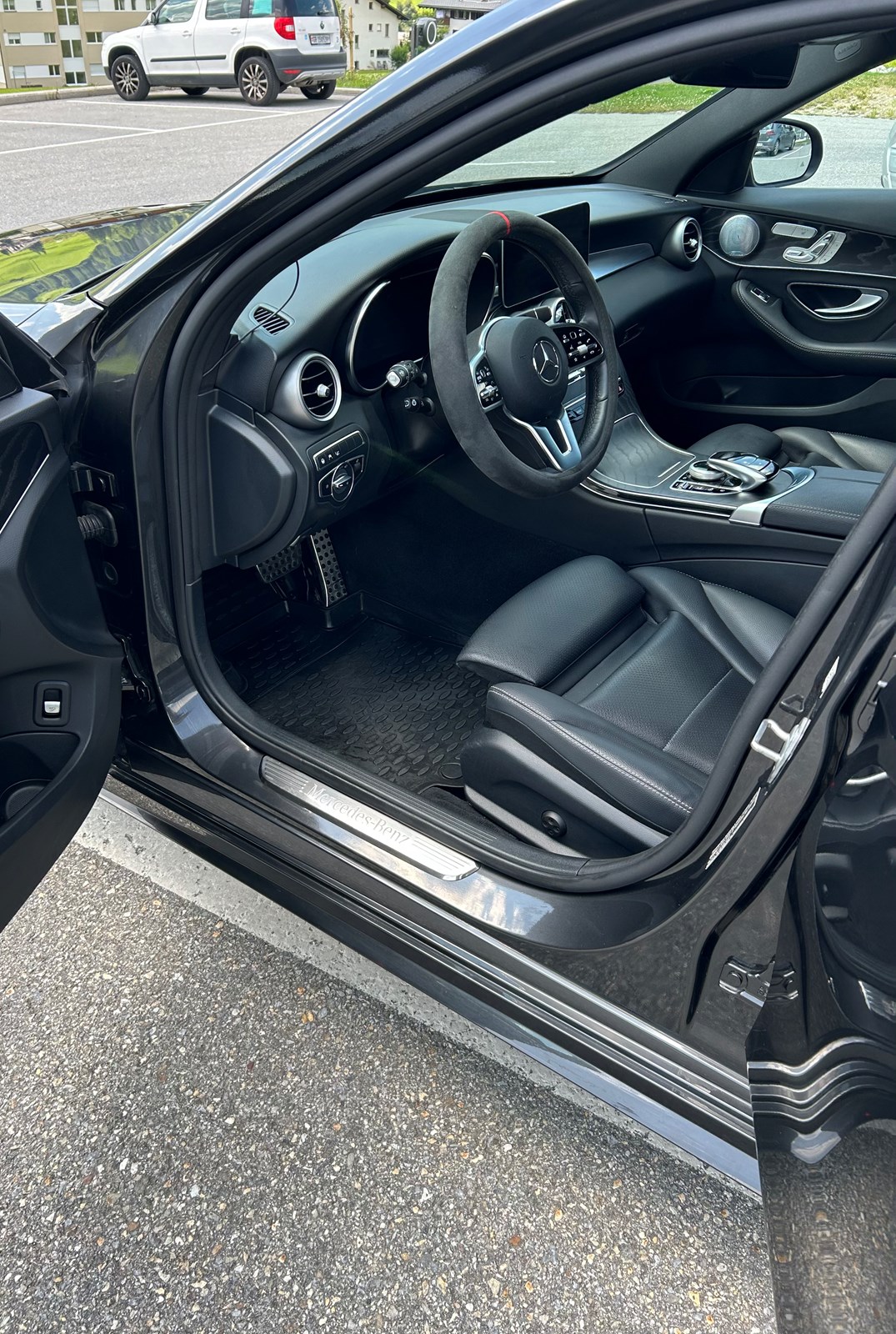 MERCEDES-BENZ C 220 d AMG Line 4Matic 9G-Tronic-image-2