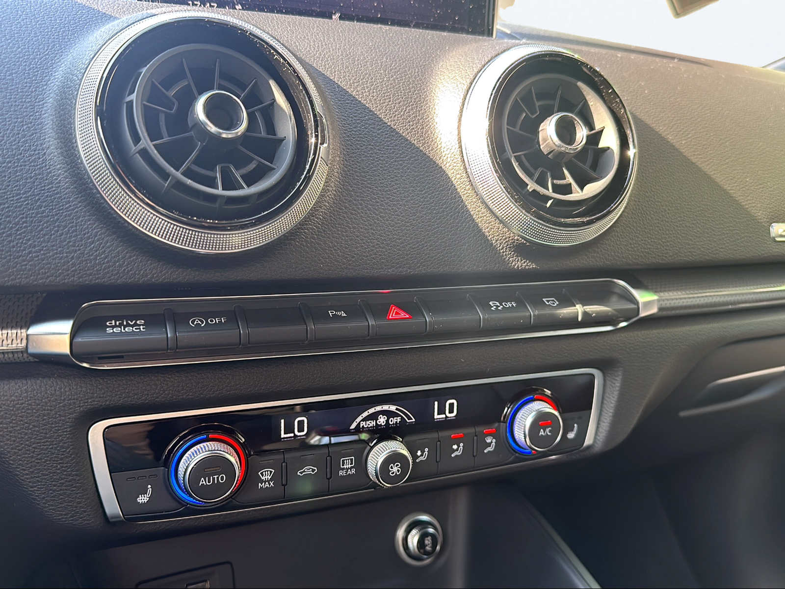 AUDI RS3 Sportback 2.5 TSI quattro S-tronic-image-13