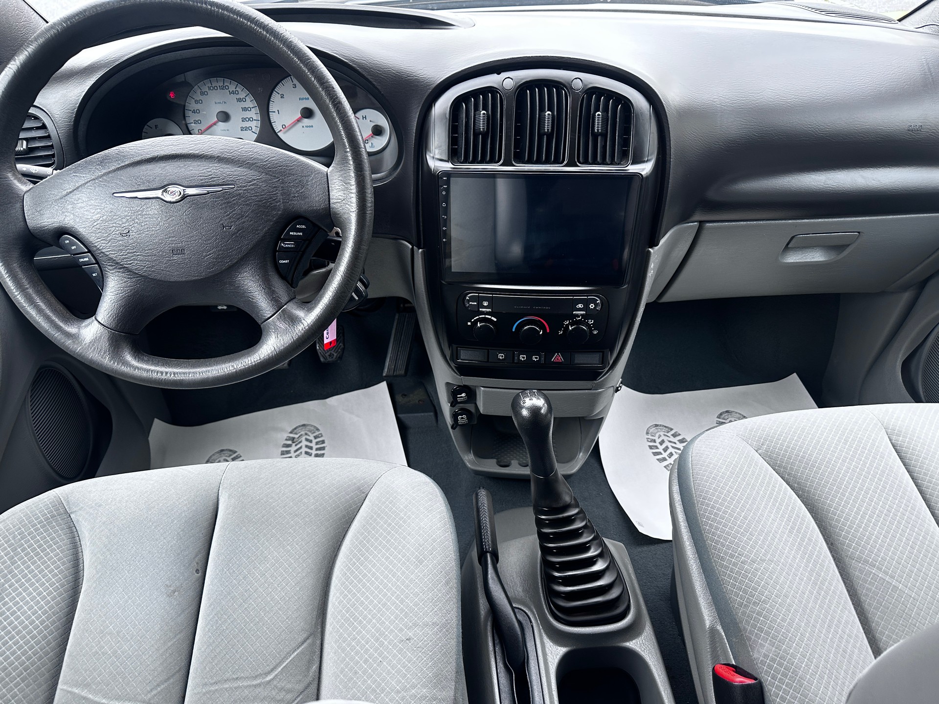 CHRYSLER Voyager 2.4 SE Swiss Edition-image-9