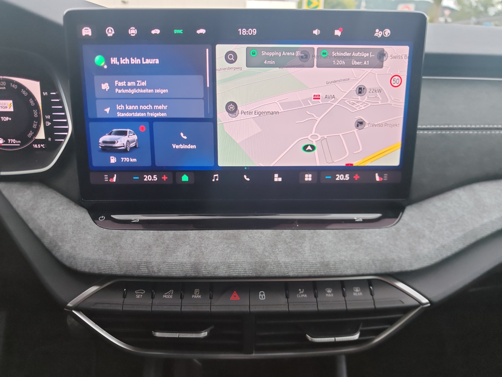 SKODA Octavia Combi 1.5 TSI mHEV DSG Selection Launch-image-9