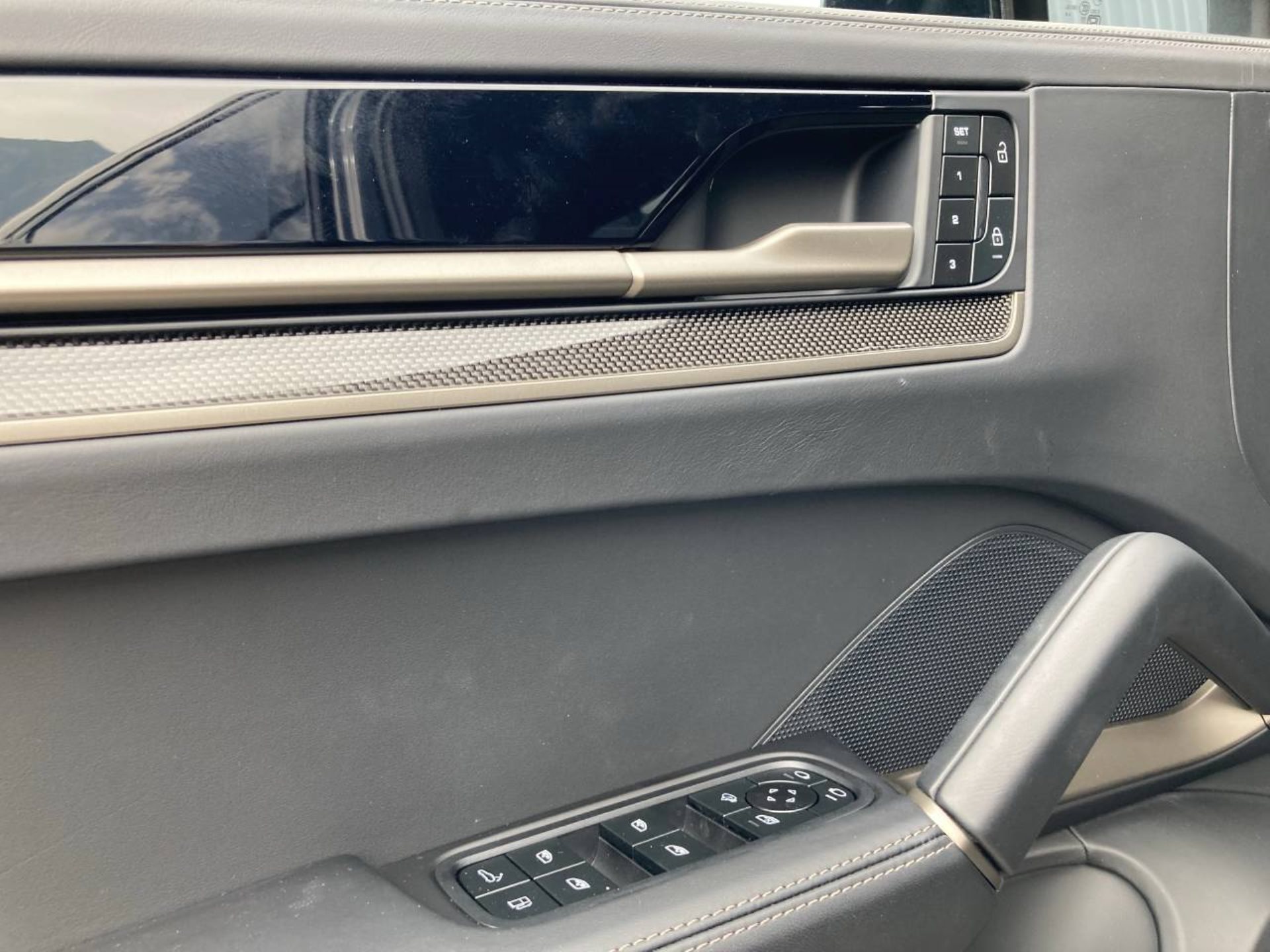 PORSCHE Cayenne Turbo E-Hybrid Coupé-image-22