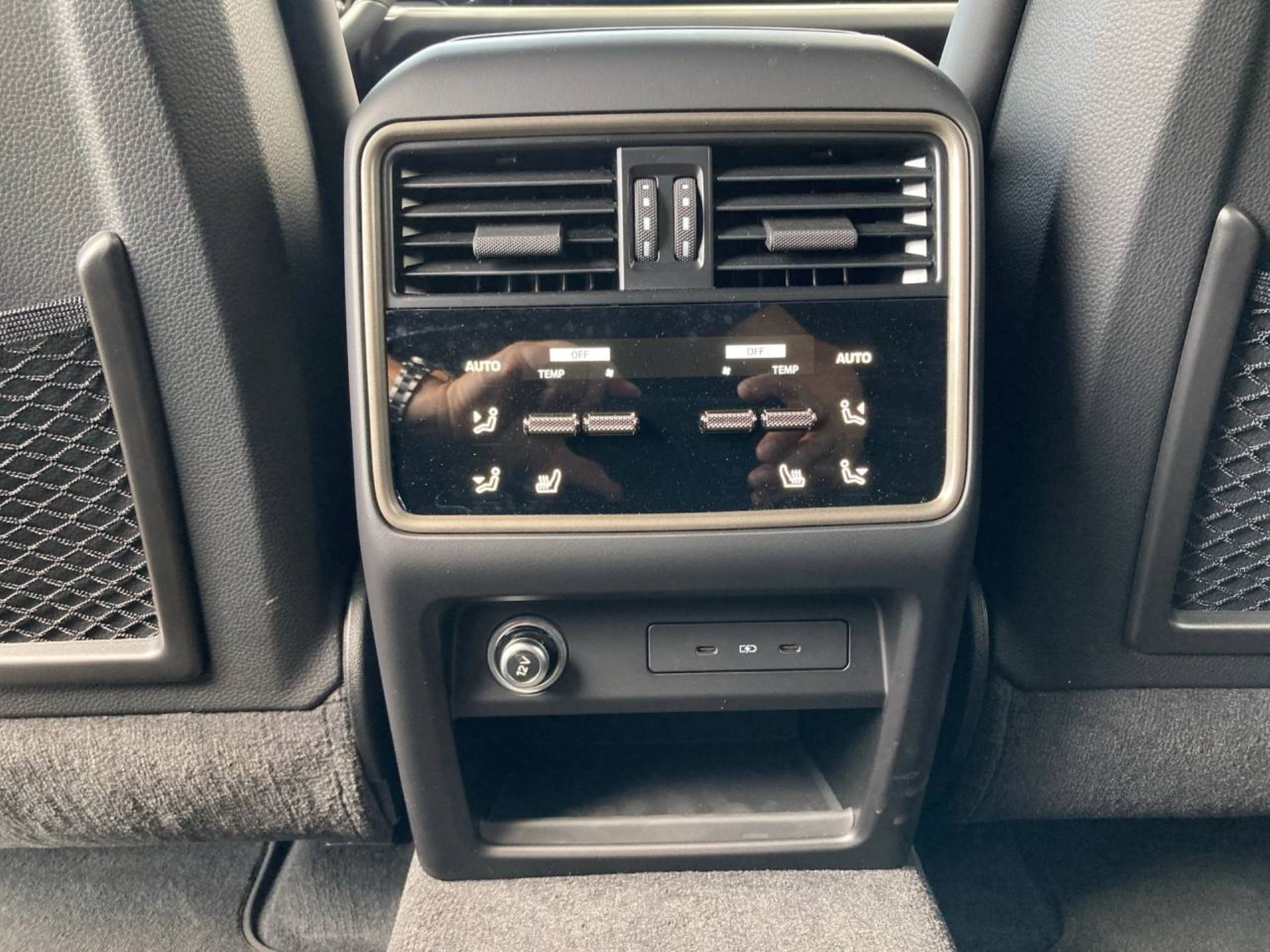 PORSCHE Cayenne Turbo E-Hybrid Coupé-image-25