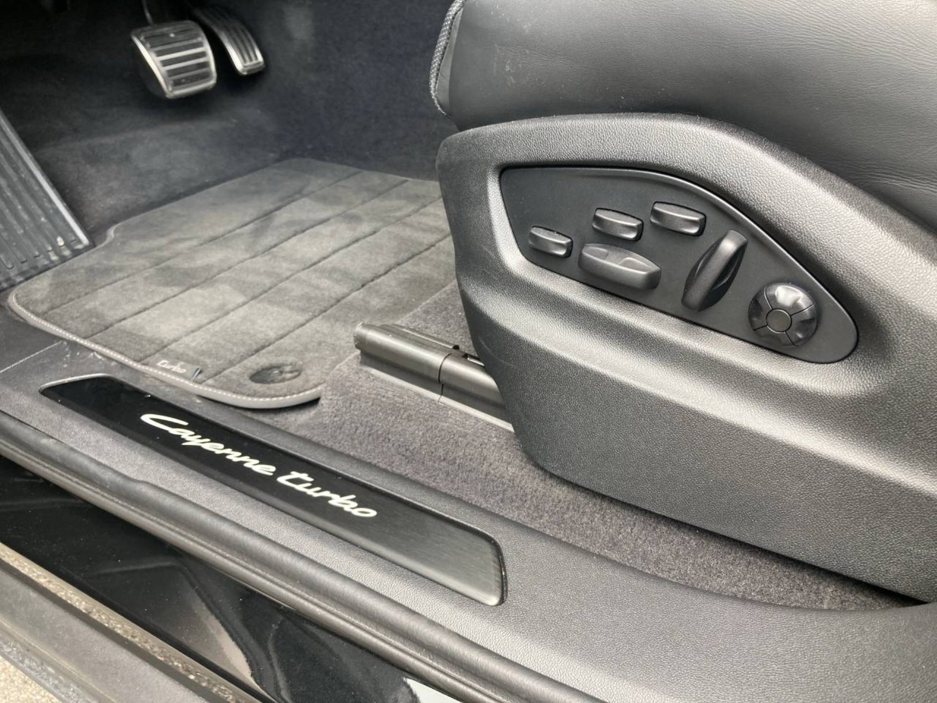 PORSCHE Cayenne Turbo E-Hybrid Coupé-image-27