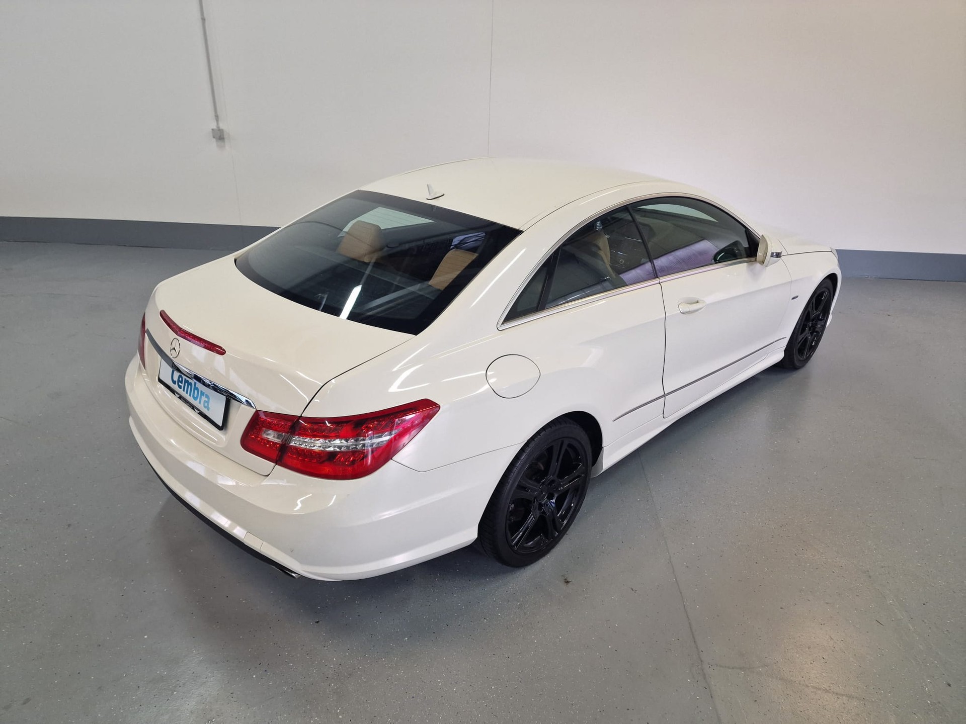MERCEDES-BENZ E 350 CGI BlueEfficiency 7G-Tronic-image-6