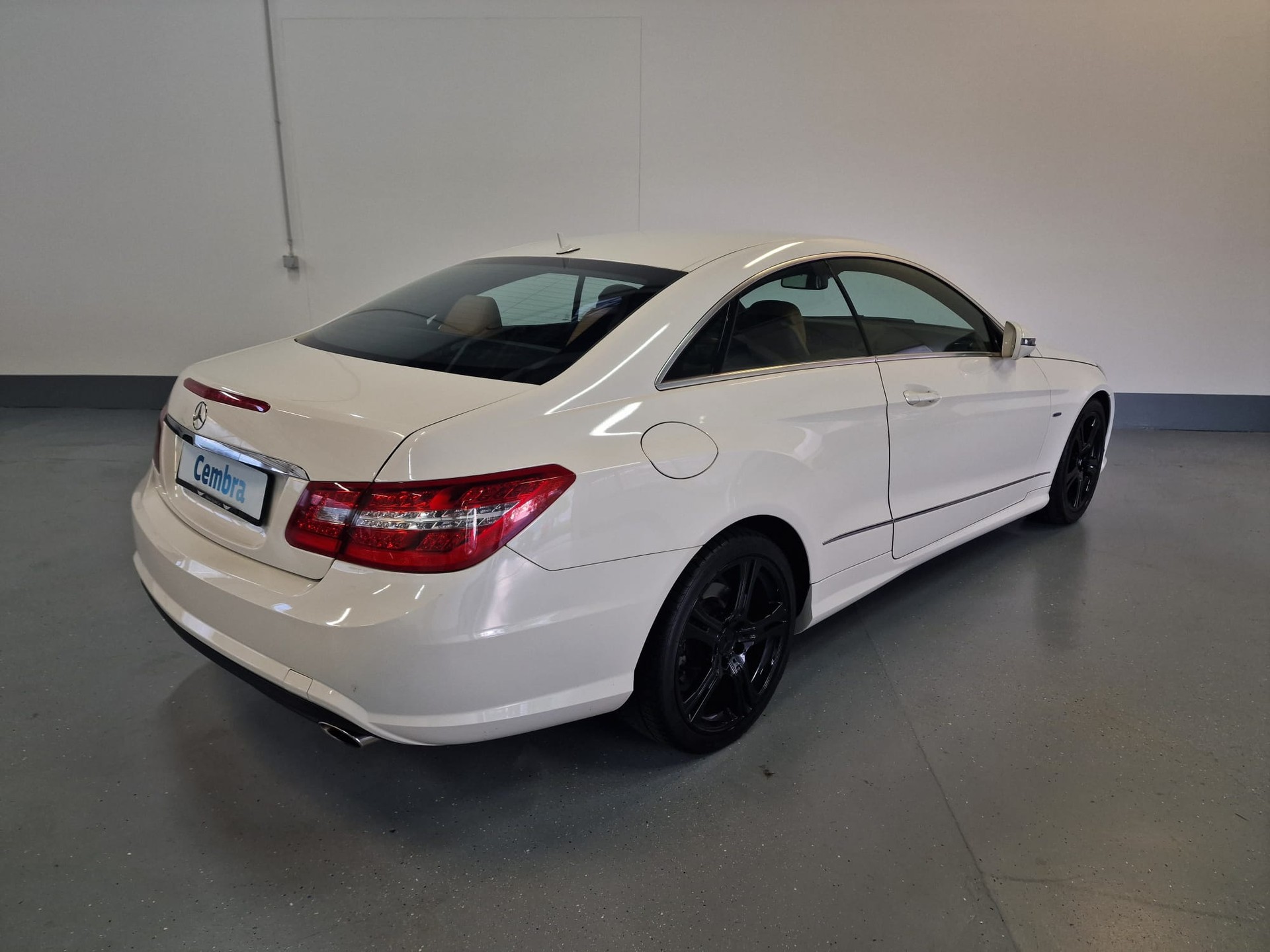 MERCEDES-BENZ E 350 CGI BlueEfficiency 7G-Tronic-image-7