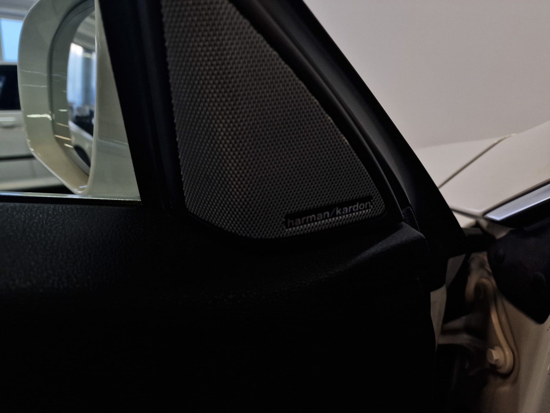 MERCEDES-BENZ E 350 CGI BlueEfficiency 7G-Tronic-image-17