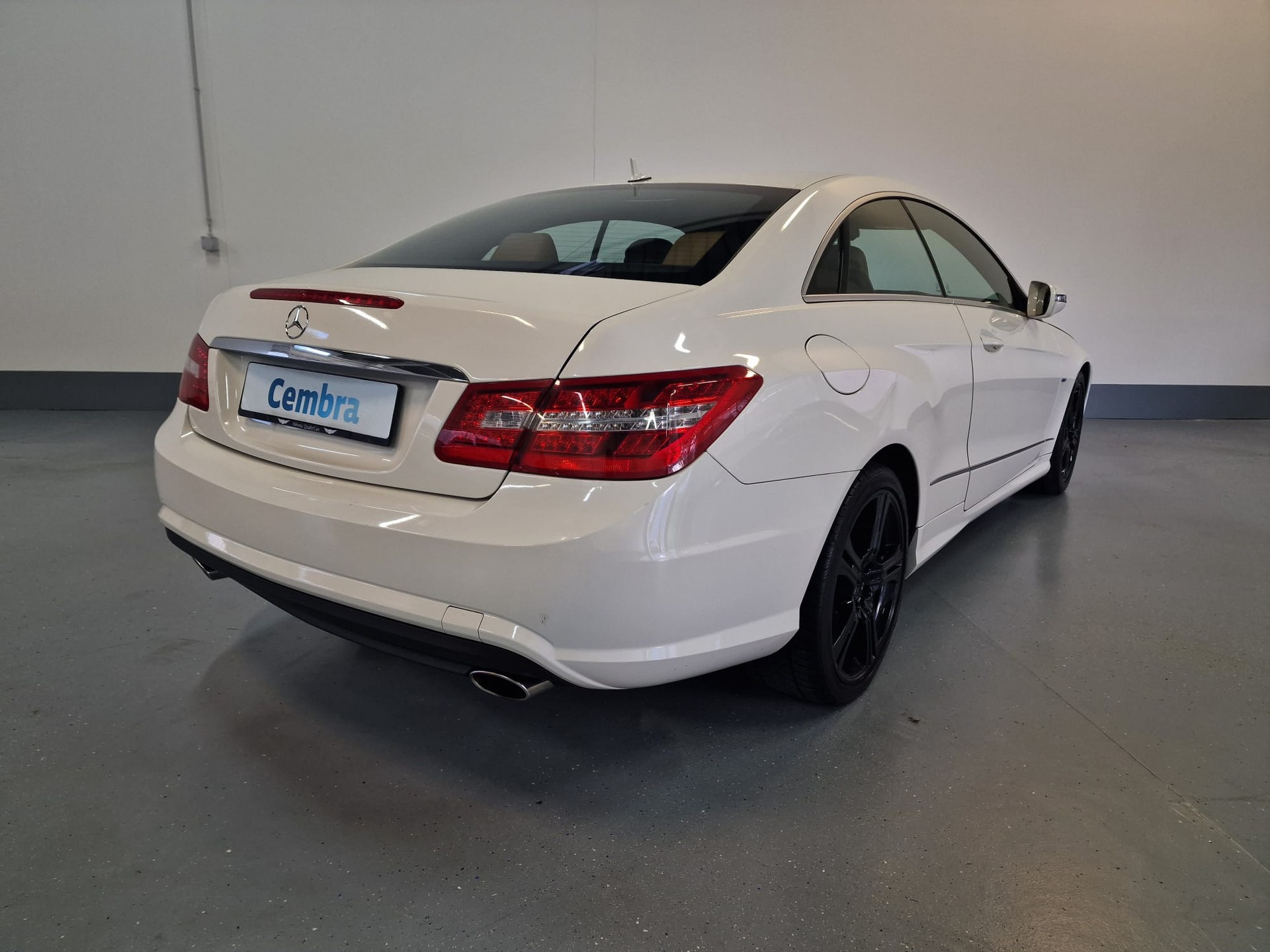 MERCEDES-BENZ E 350 CGI BlueEfficiency 7G-Tronic-image-8